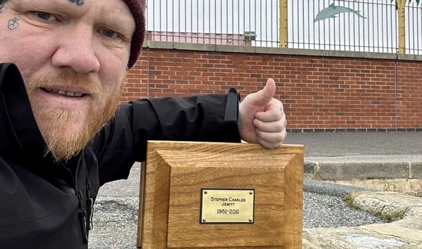 Stan Blade, 39, mis-placed his father’s ashes during a pub crawl