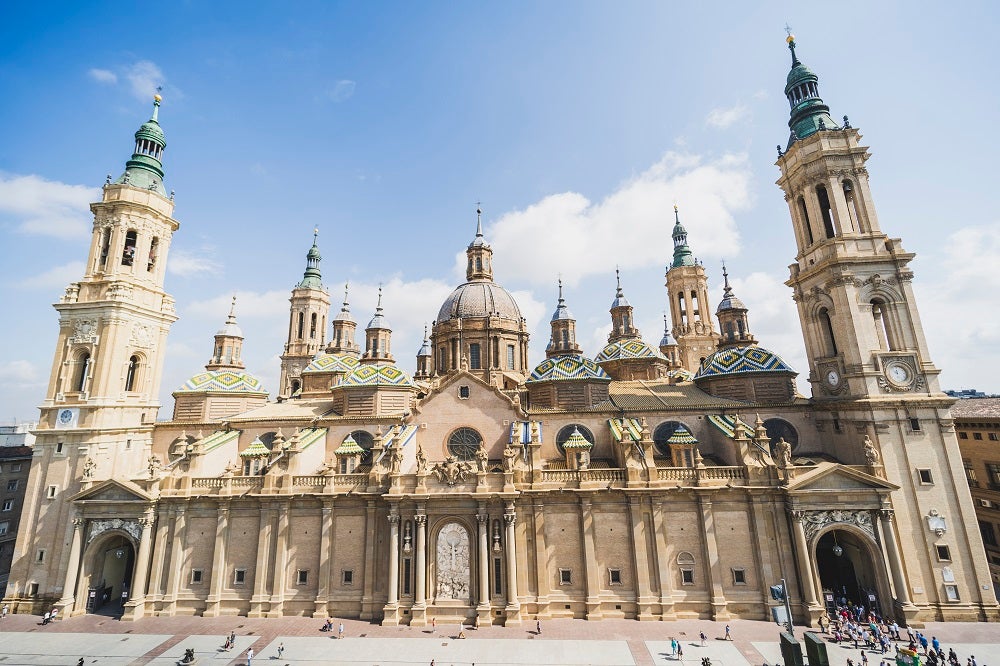 Basilica del Pilar craws Catholic pilgrims from far and wide