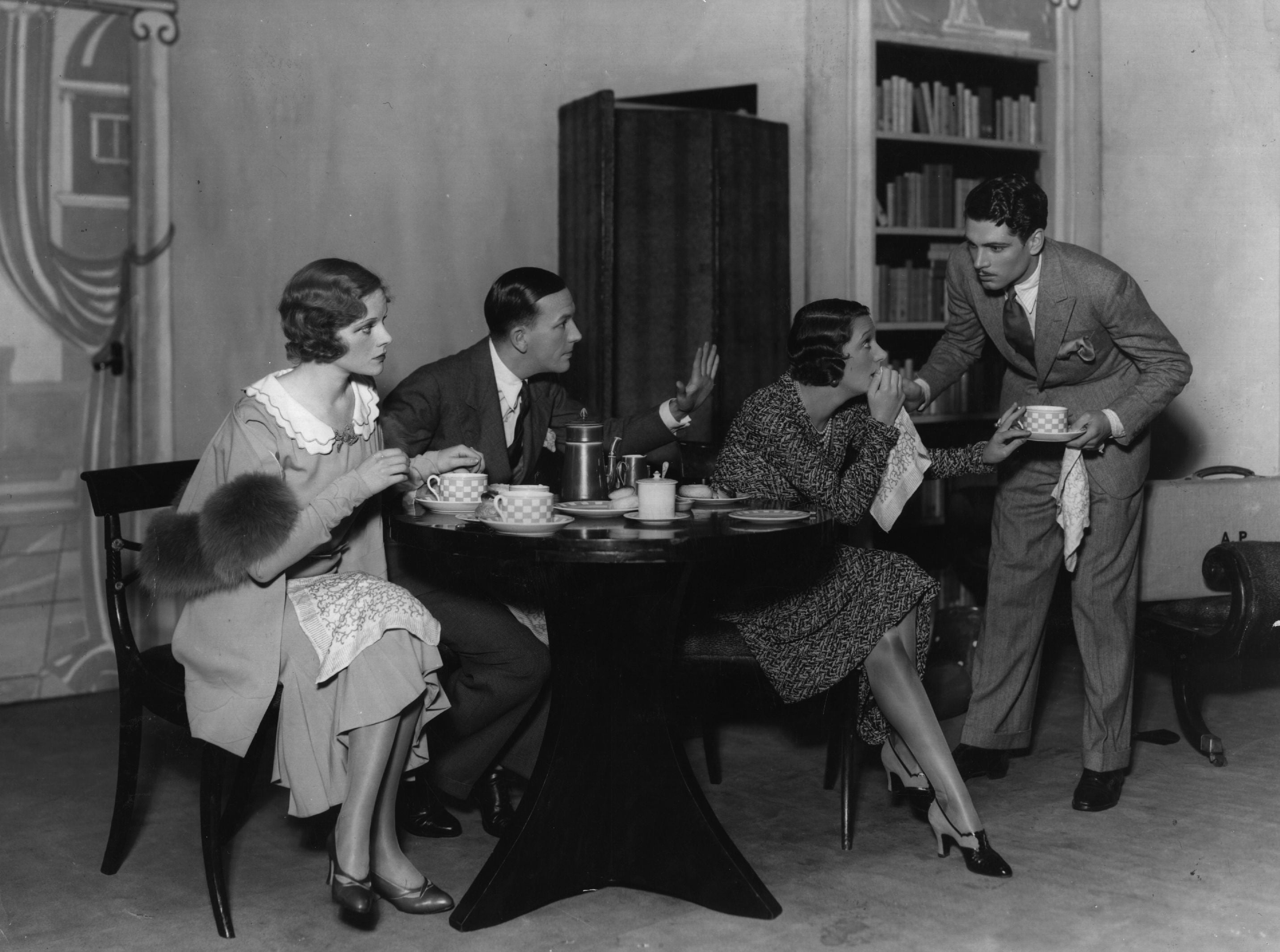 From L-R: Gertrude Lawrence, Coward, Laurence Olivier and Adrianne Allen in ‘Private Lives’ at the Phoenix Theatre