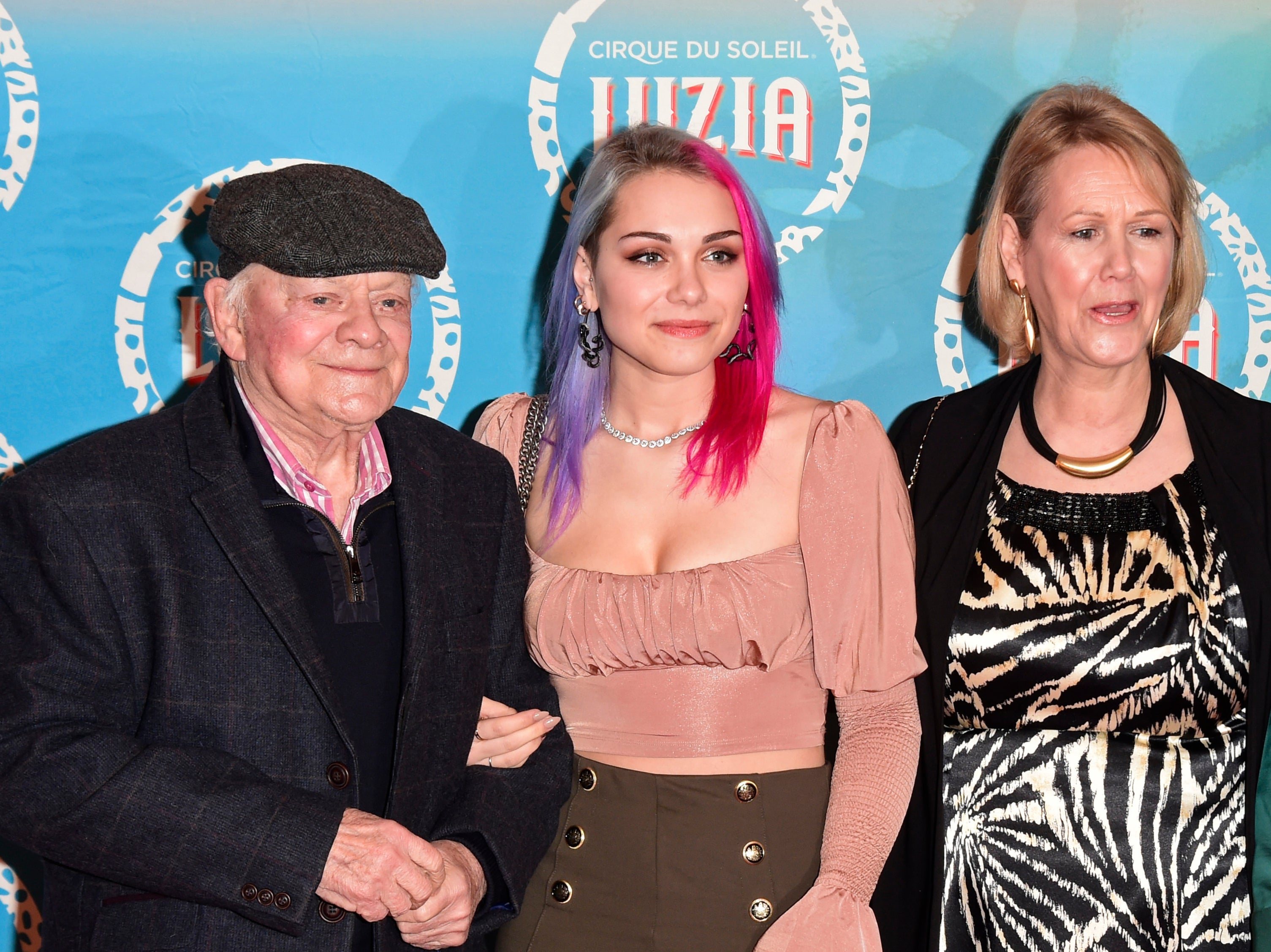 Jason with his other daughter, Sophie, and wife Gill Hincliffe