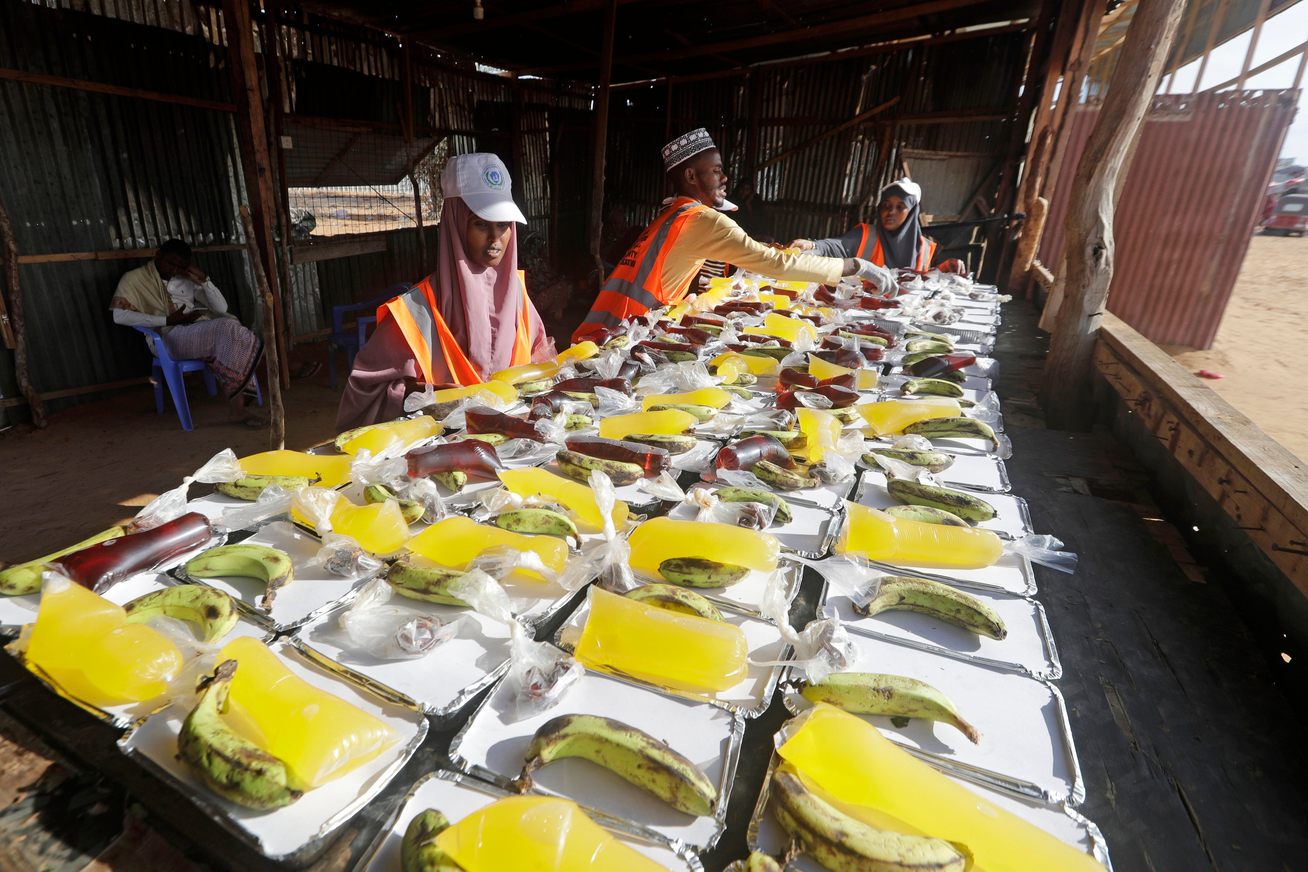 Some in dry Somalia break Ramadan fast with little but water