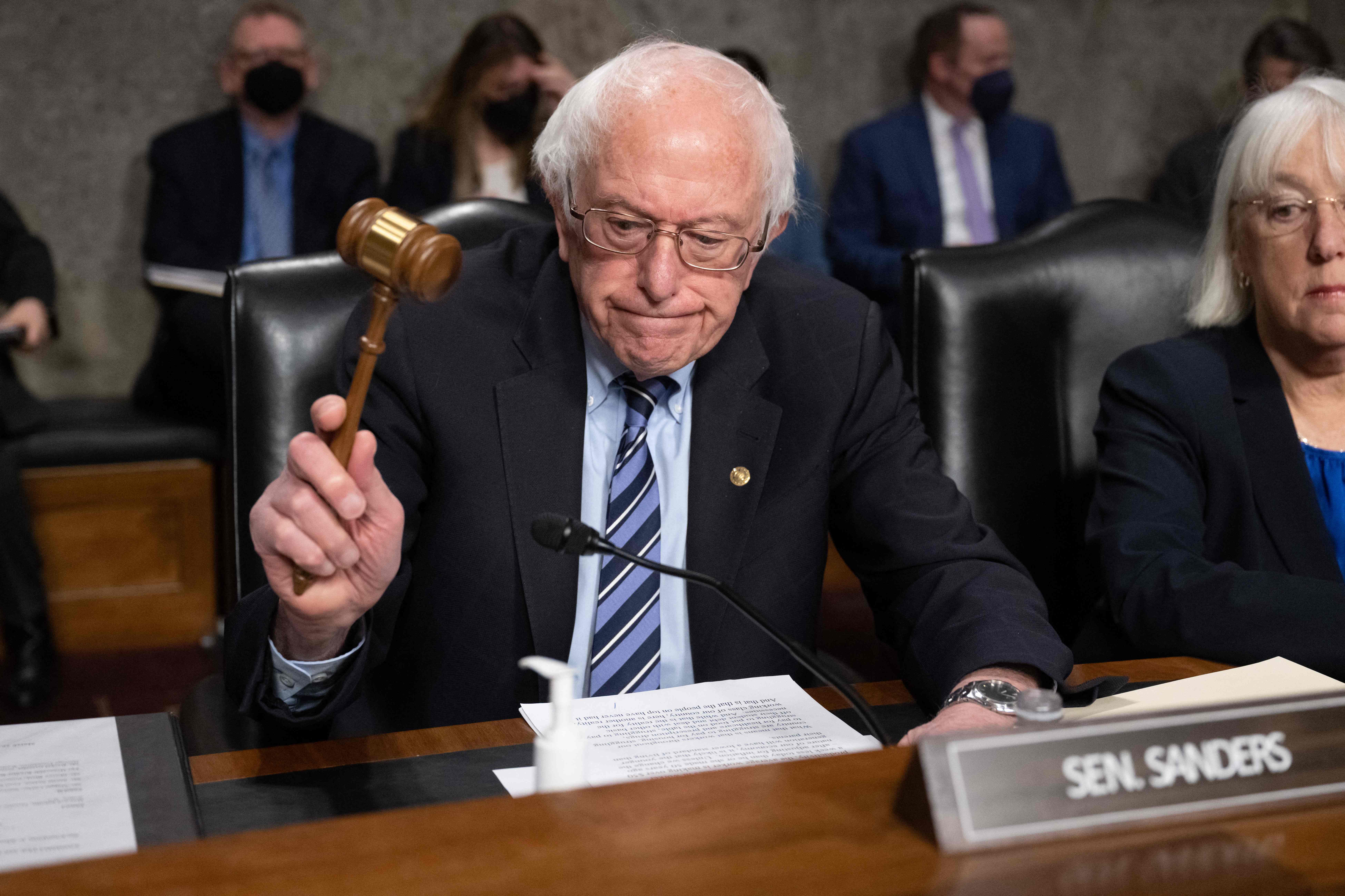 Bernie Sanders grills Starbucks CEO Howard Schultz over ‘vicious anti-union efforts’