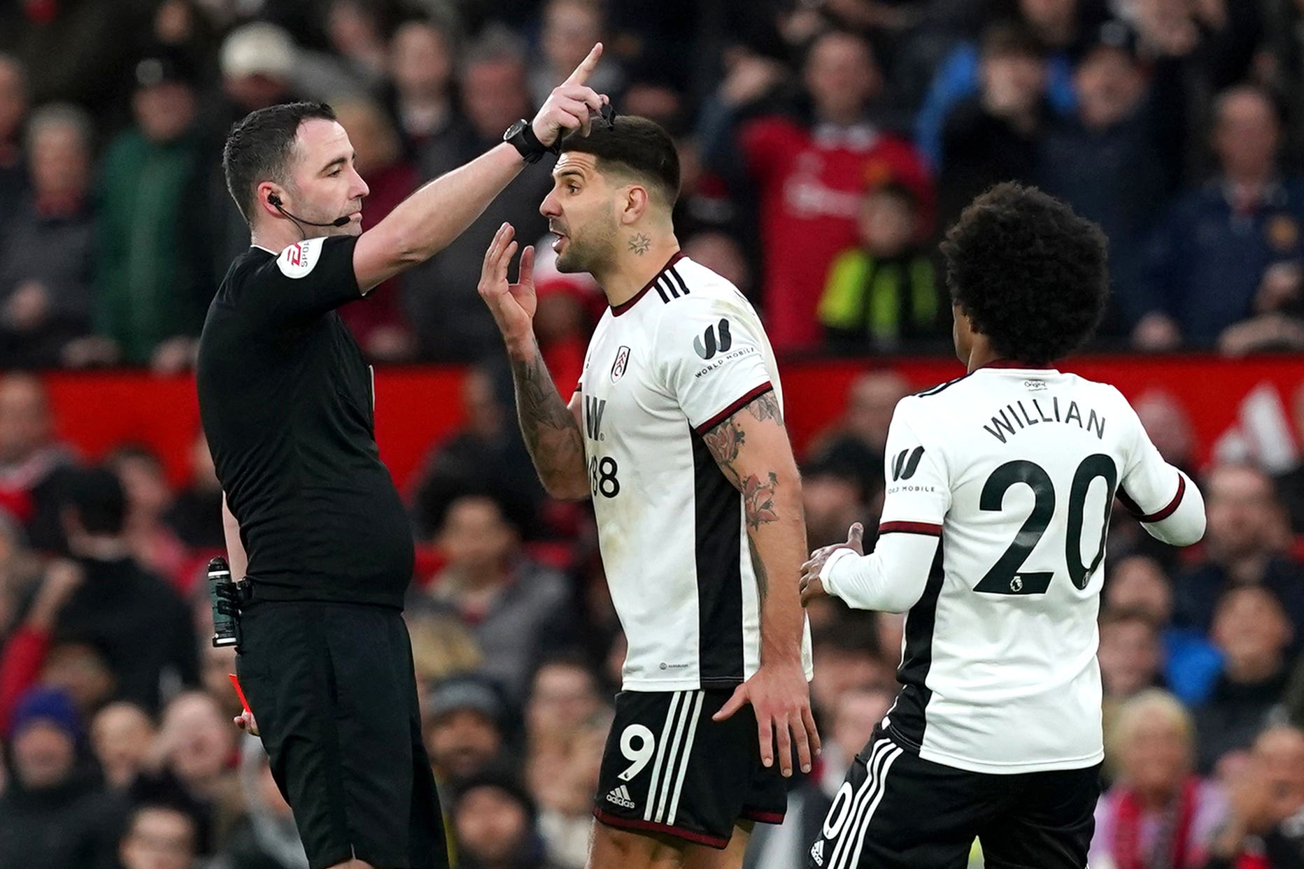 Aleksandar Mitrovic (centre) and referee Chris Kavanagh (Martin Rickett/PA)