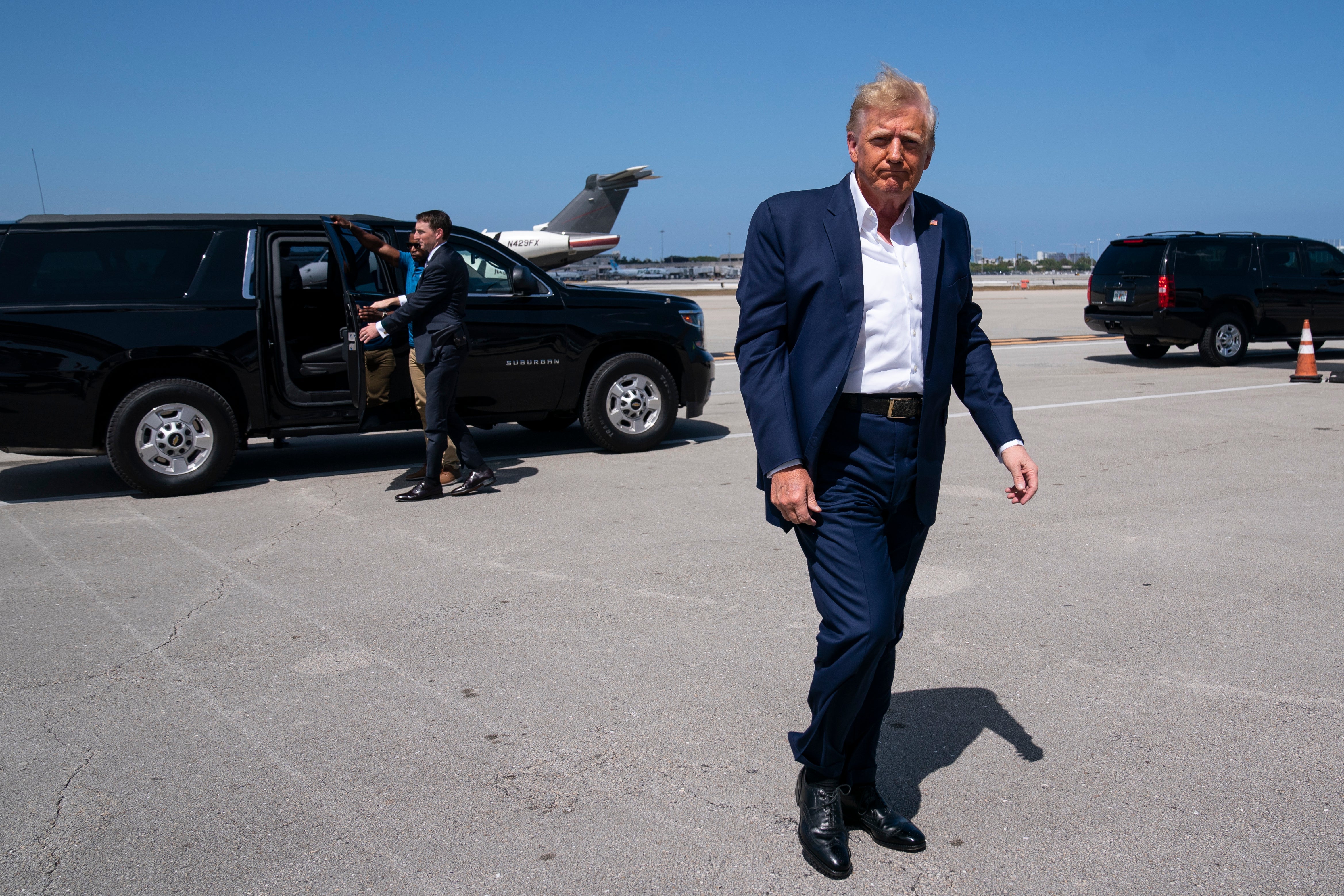 Trump boarding a plane in Florida to take him to a rally in Waco, Texas