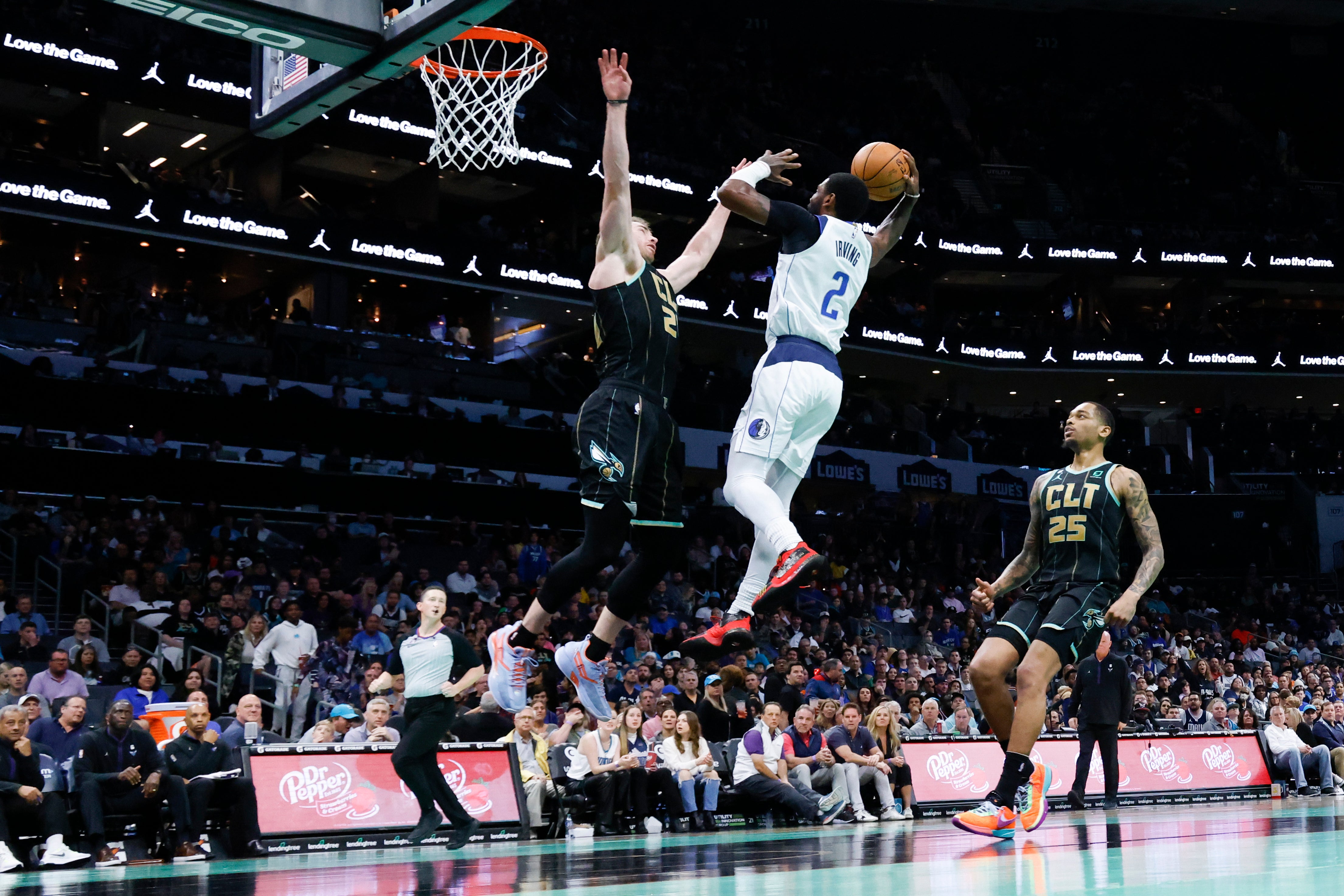 APTOPIX Mavericks Hornets Basketball