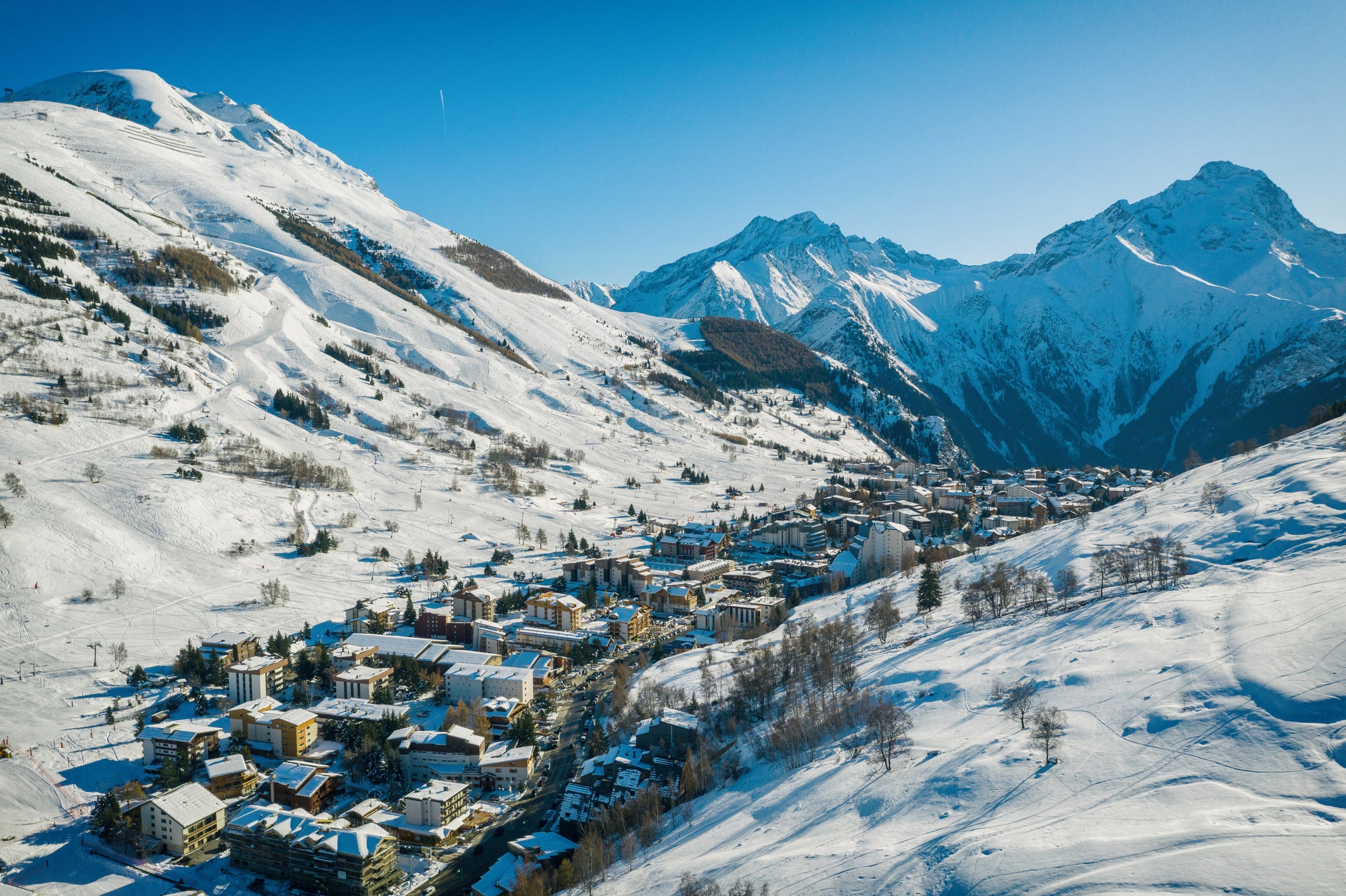 Police are investigating the death in Les Deux Alpes