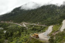 Seven tourists dead and many feared trapped by huge avalanche in India