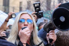 Clashes break out as NYPD tries to separate pro- and anti-Trump demonstrators outside court