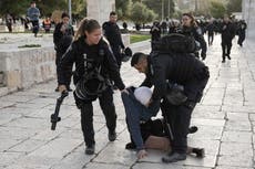 Al-Aqsa mosque: Israeli police fire rubber bullets at Jerusalem holy site in second night of violence