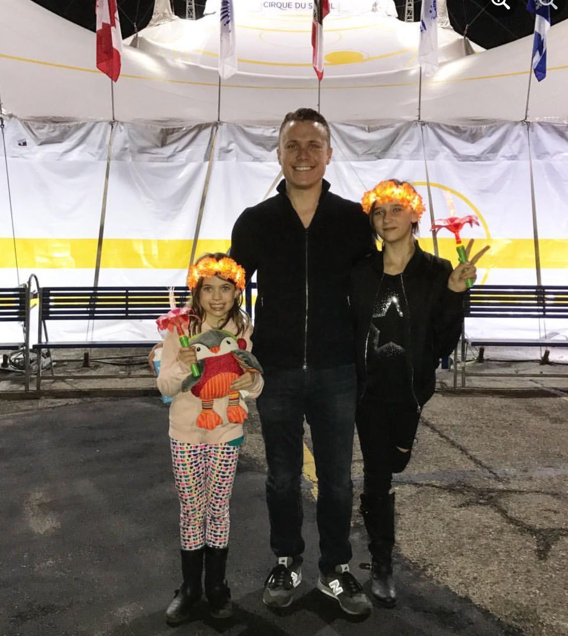 Bob Lee with his two daughters Dagna and Scout, pictured in 2016