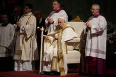 Pope Francis returns to public eye for Easter vigil Mass