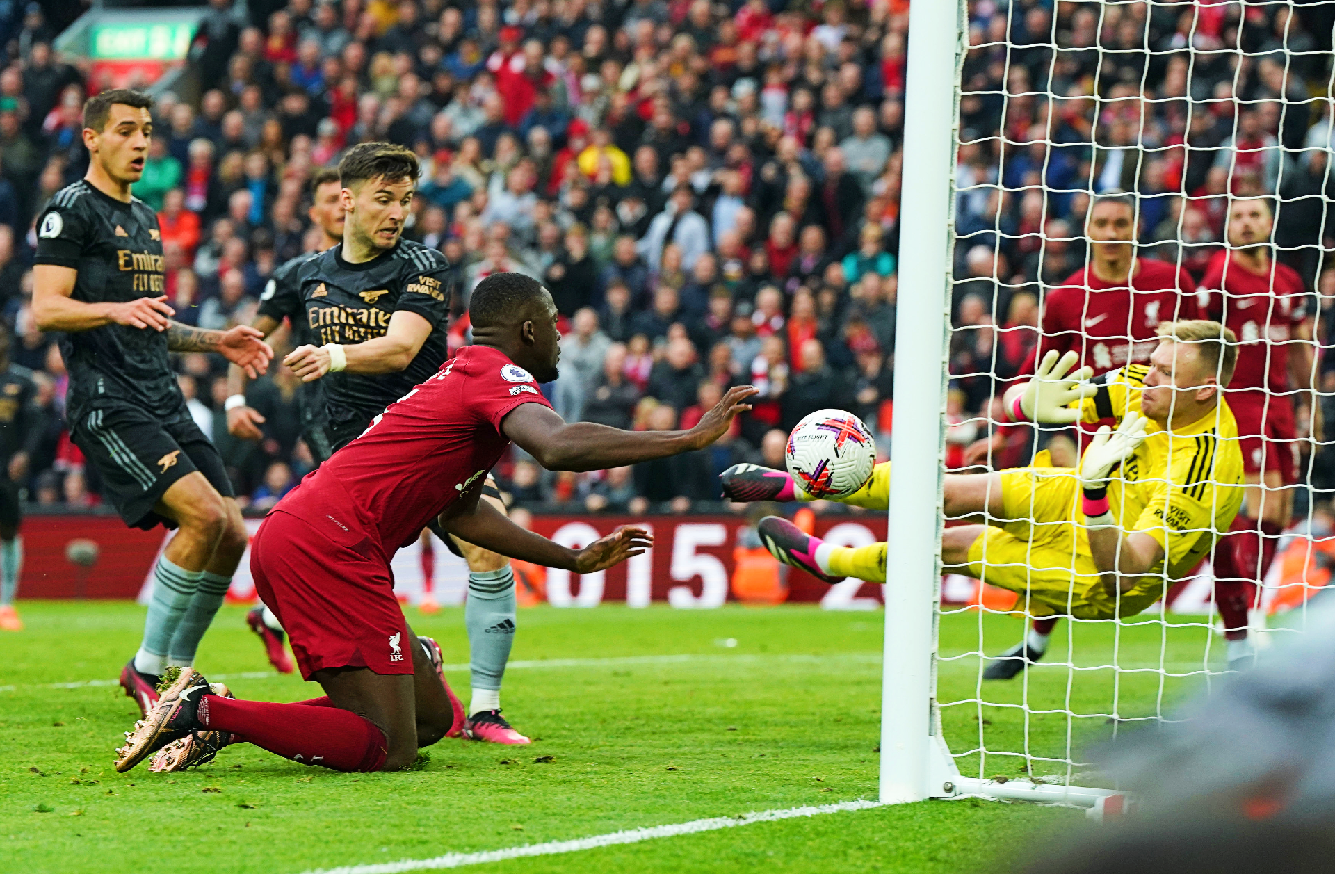 Aaron Ramsdale saves from Ibrahima Konate in the dying minutes