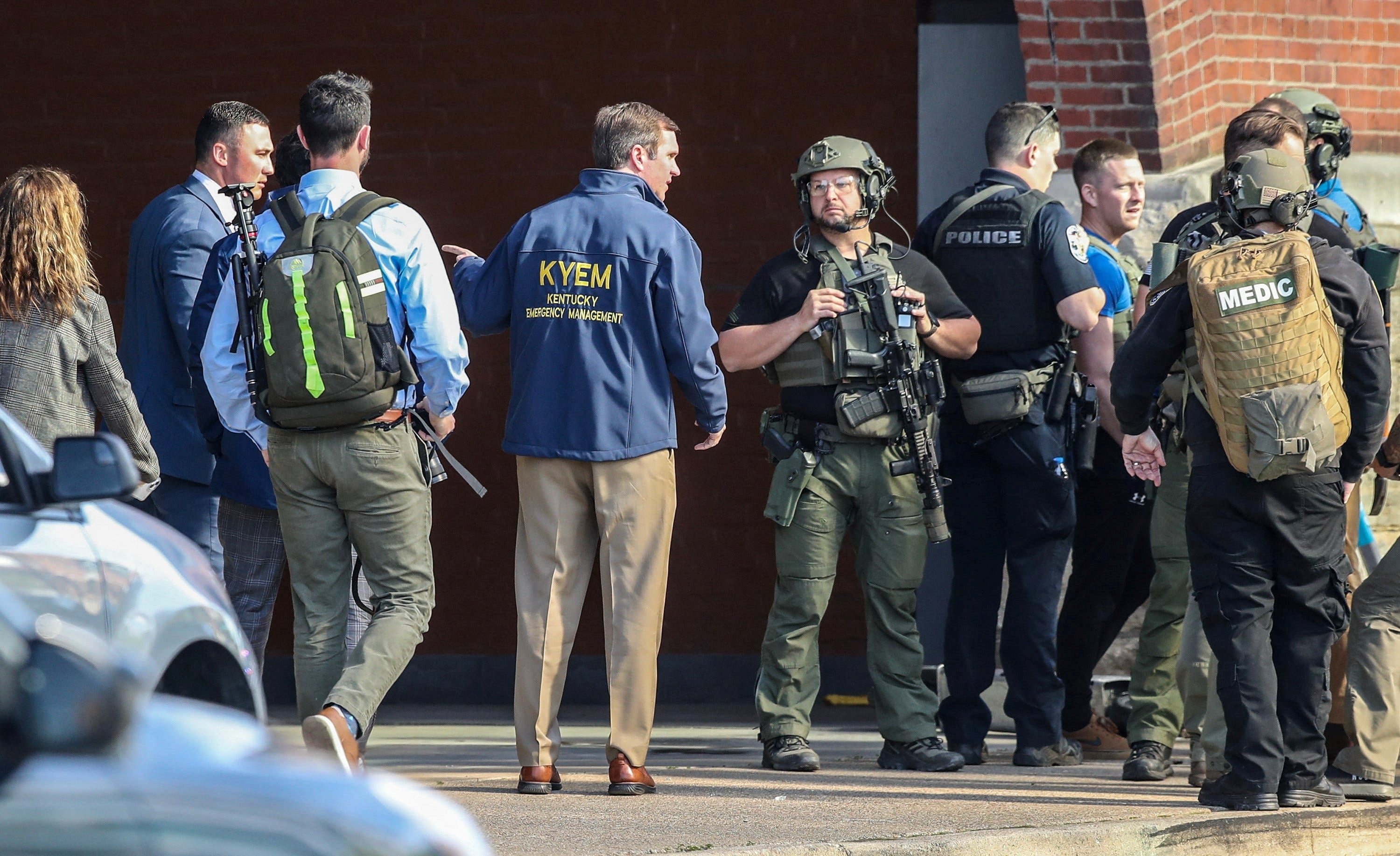 Beshear speaks with police deploying at the scene of the shooting