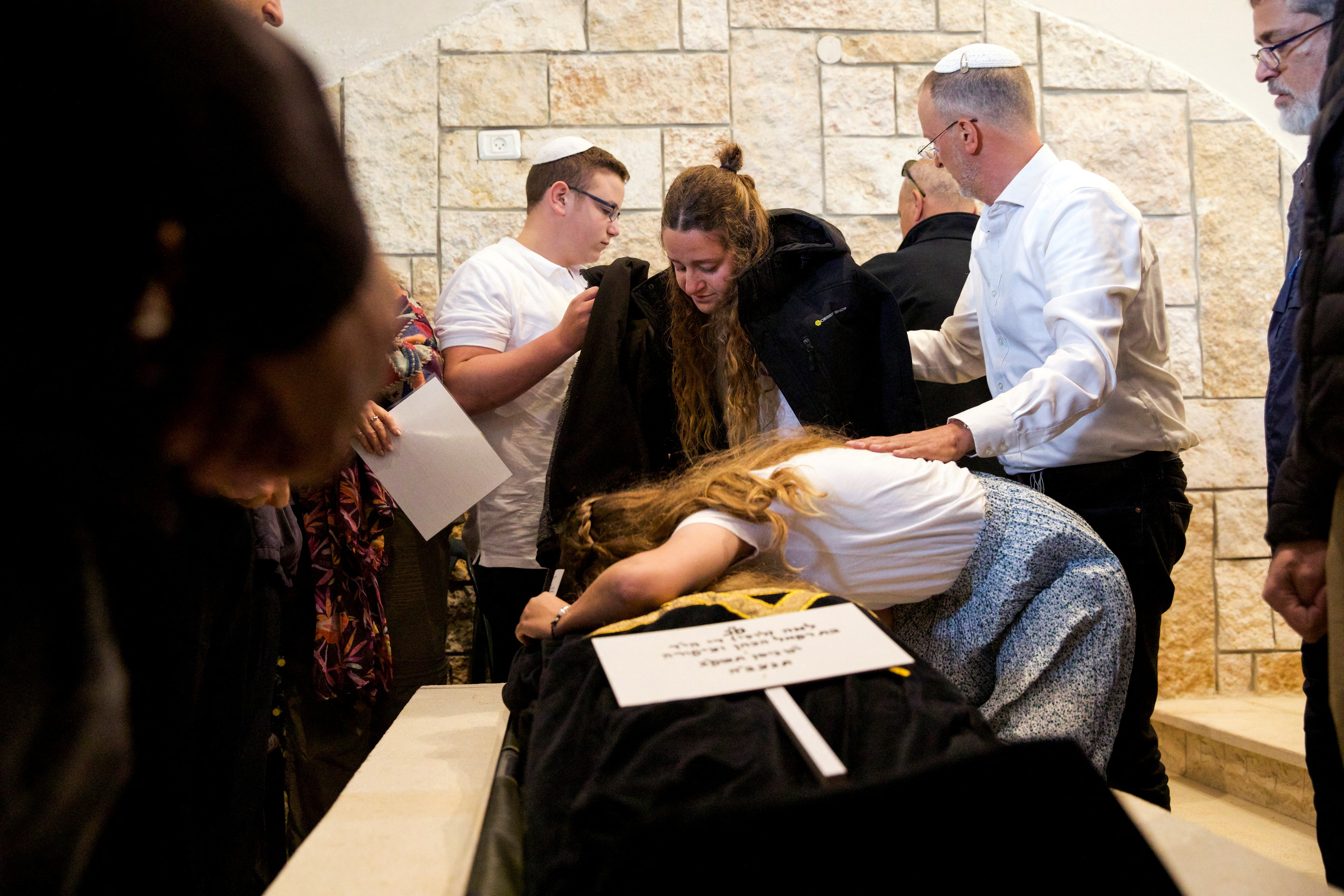 Rabbi Dee (2nd from right) mourns the death of his wife Lucy with their children