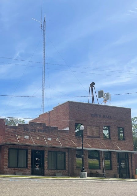 The Vincent Police Department, adjacent to the town hall, now features signage for the Shelby County Sheriff’s Department