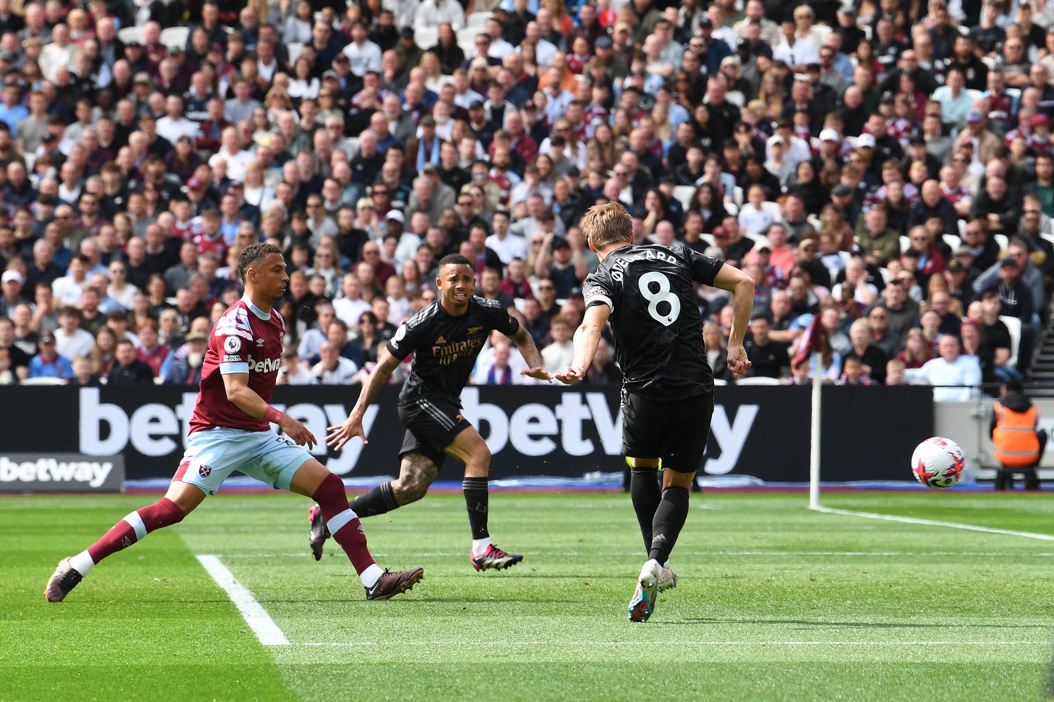 Martin Odegaard scores Arsenal's second goal