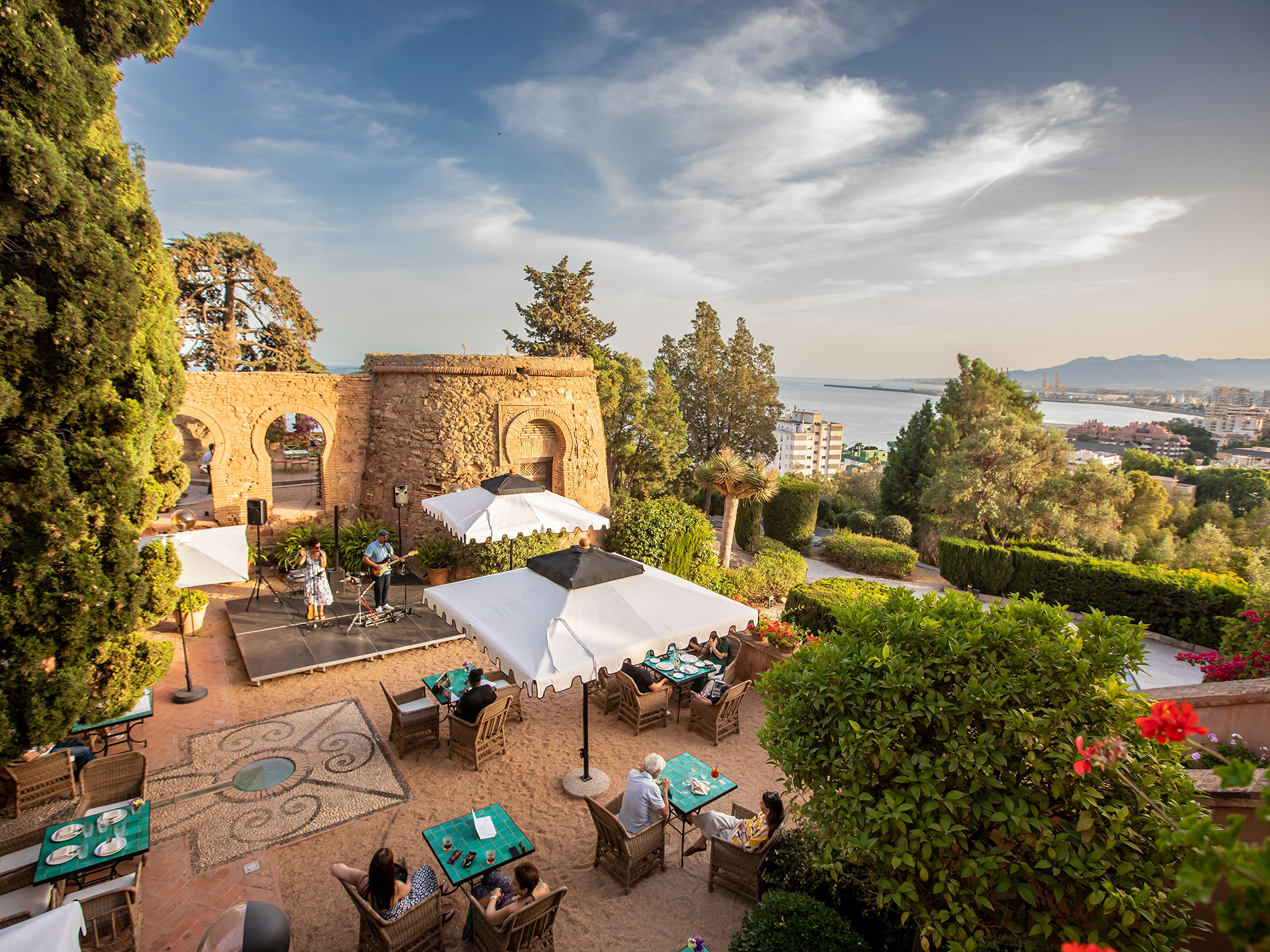 Soho Bouqitue Castillo Santa Catalino is located next to the eponymous 17 th century castle