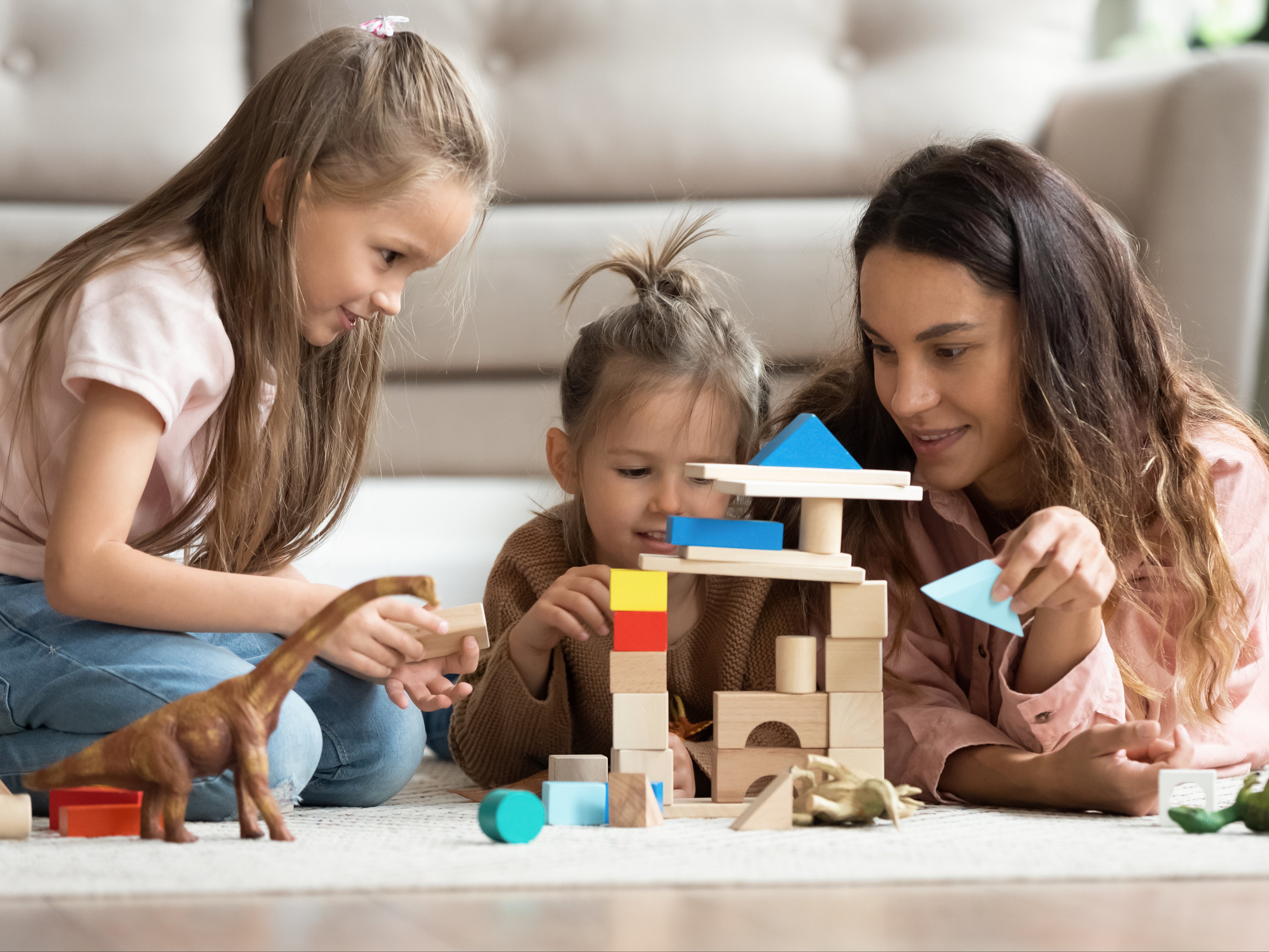 Babysitter asks family to pay half of $840 bill after they cancelled last minute