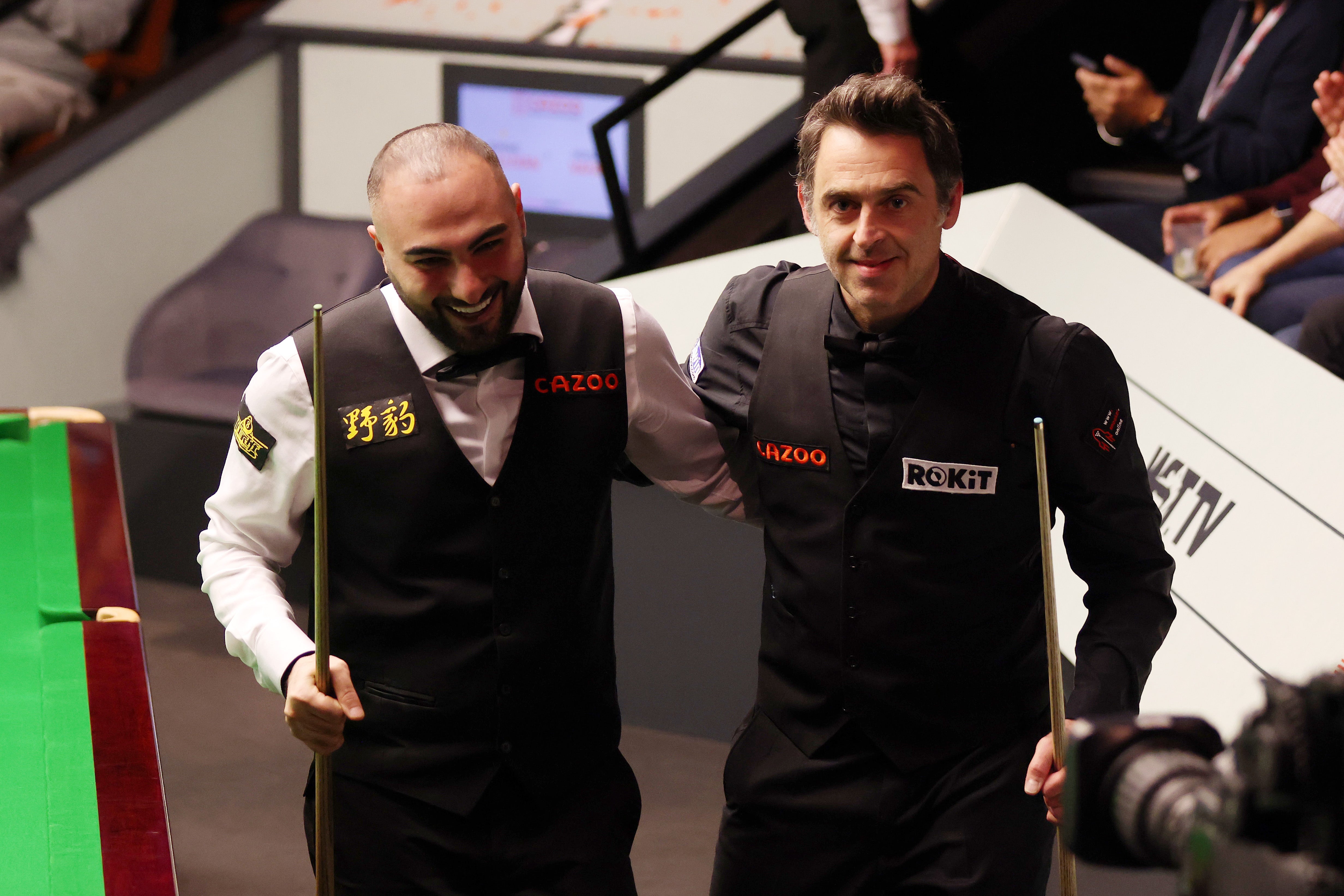 Hossein Vafaei and Ronnie O’Sullivan walk off arm in arm