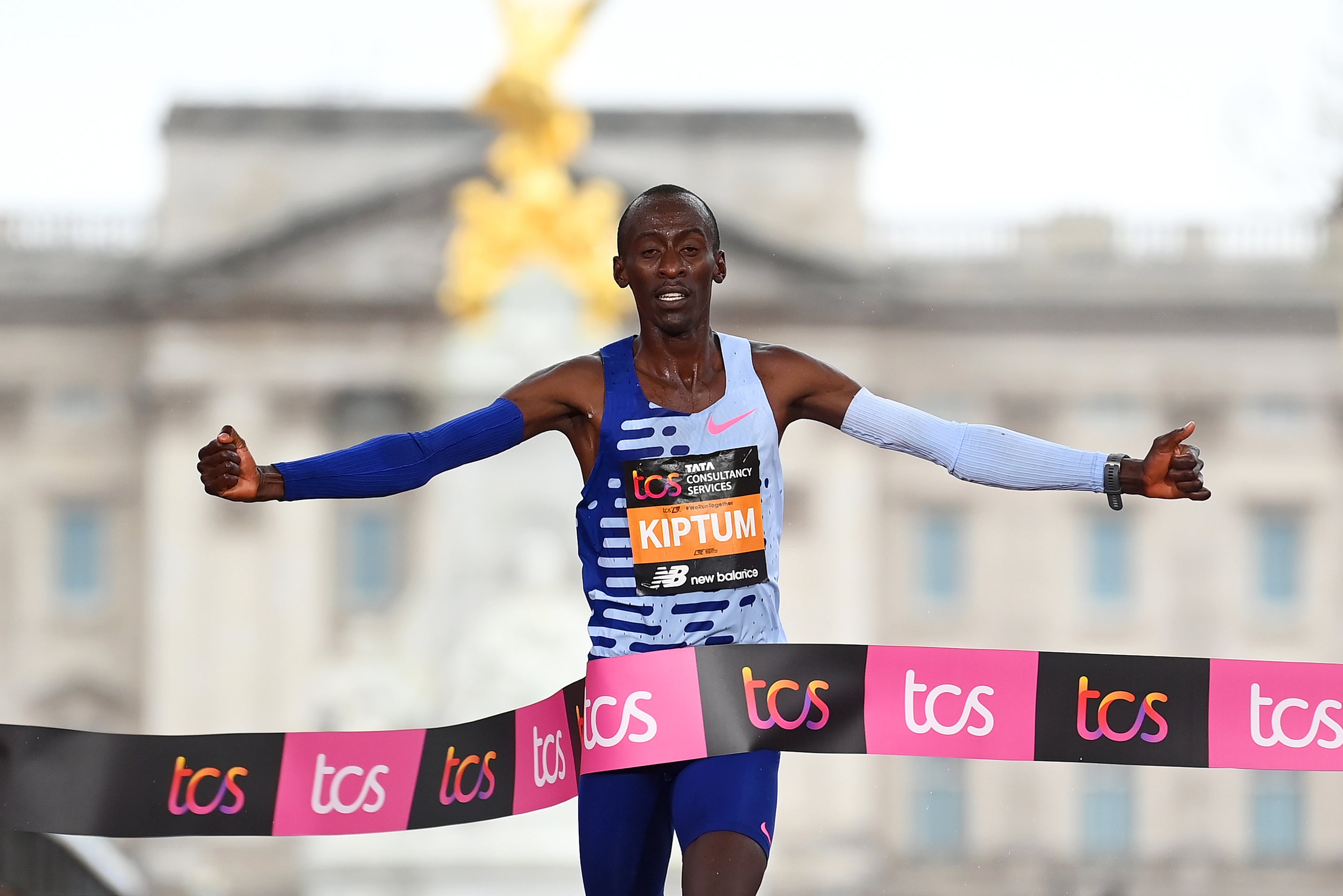 London Marathon 2023 LIVE: Latest updates as Kelvin Kiptum breaks men’s record and Sifan Hassan wins women’s