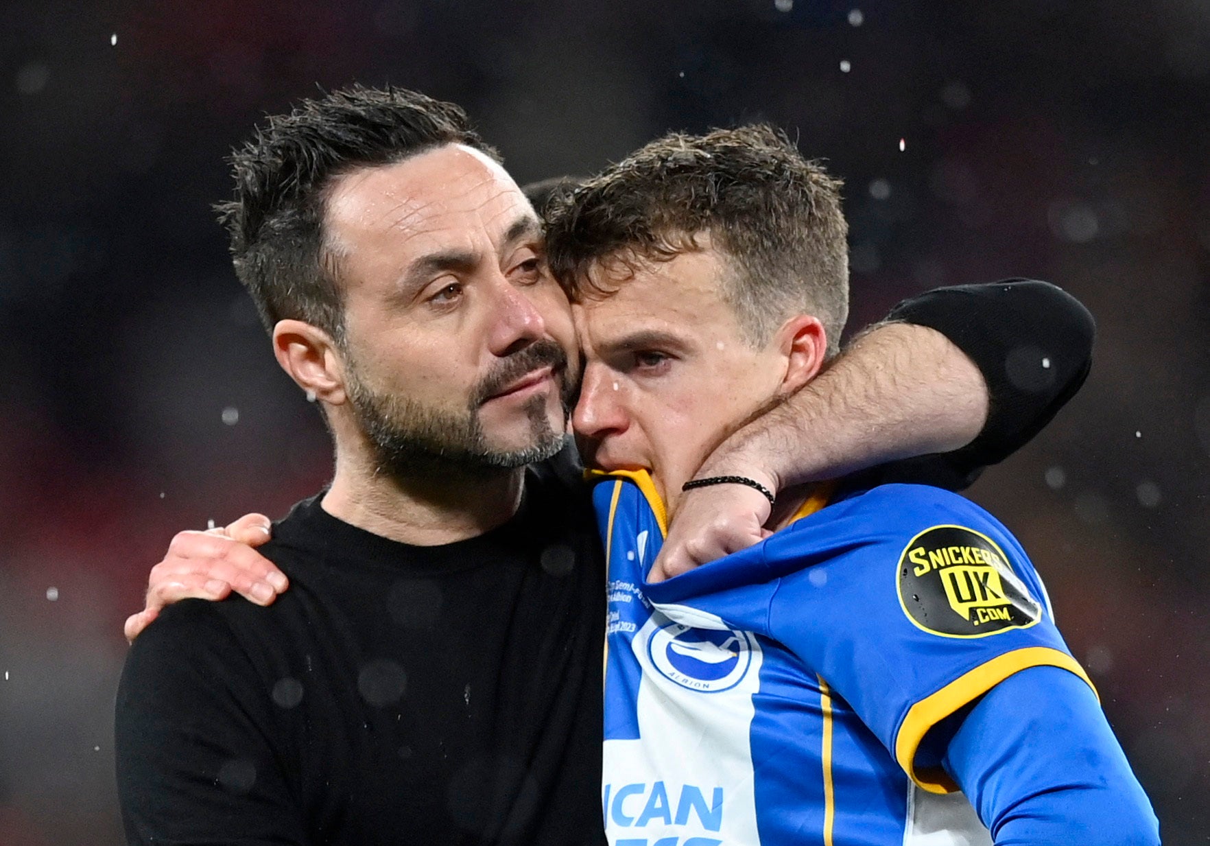 Roberto de Zerbi consoles Solly March after his penalty miss