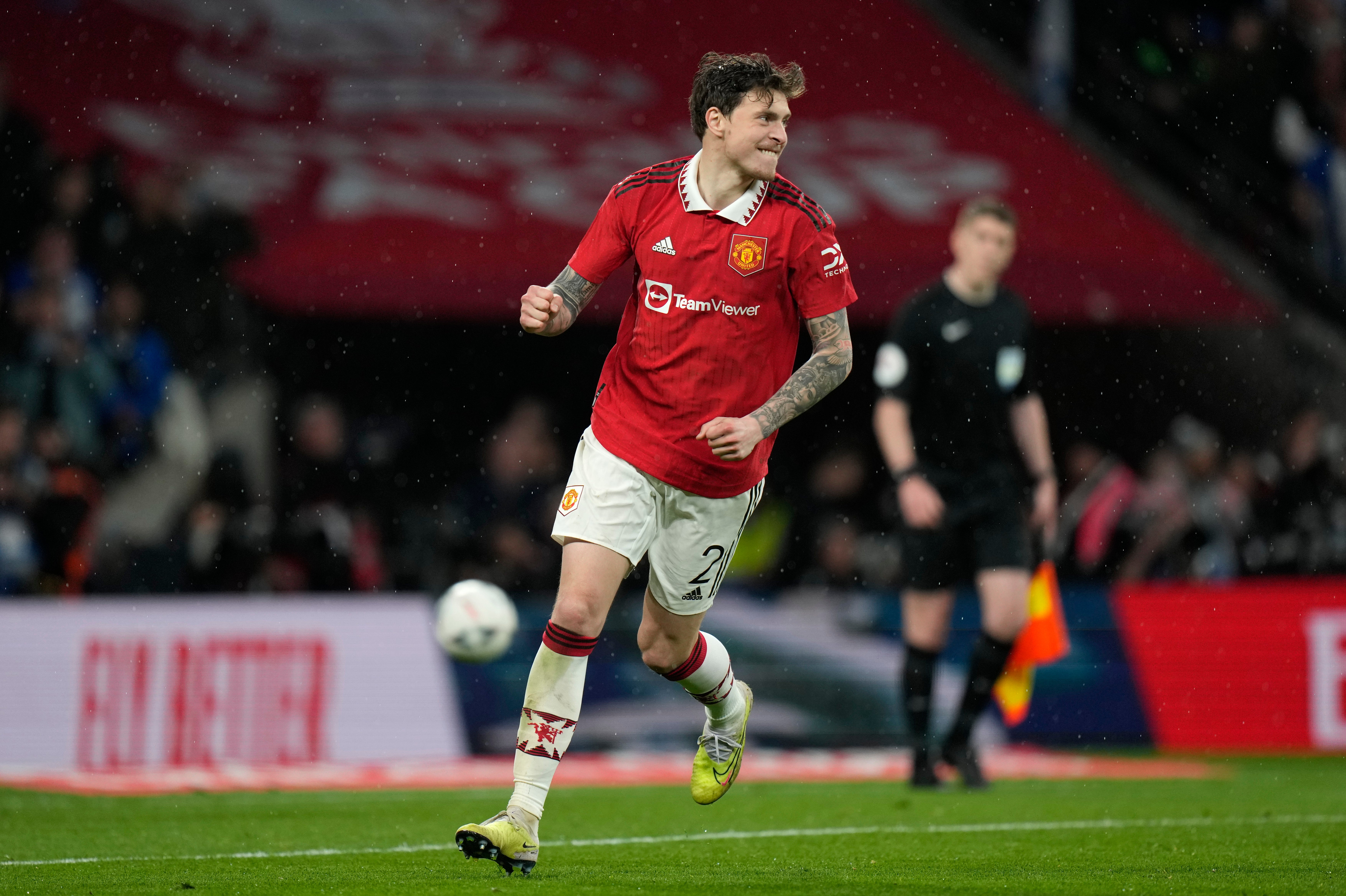 Victor Lindelof netted the decisive penalty as Man Utd battled into the FA Cup final