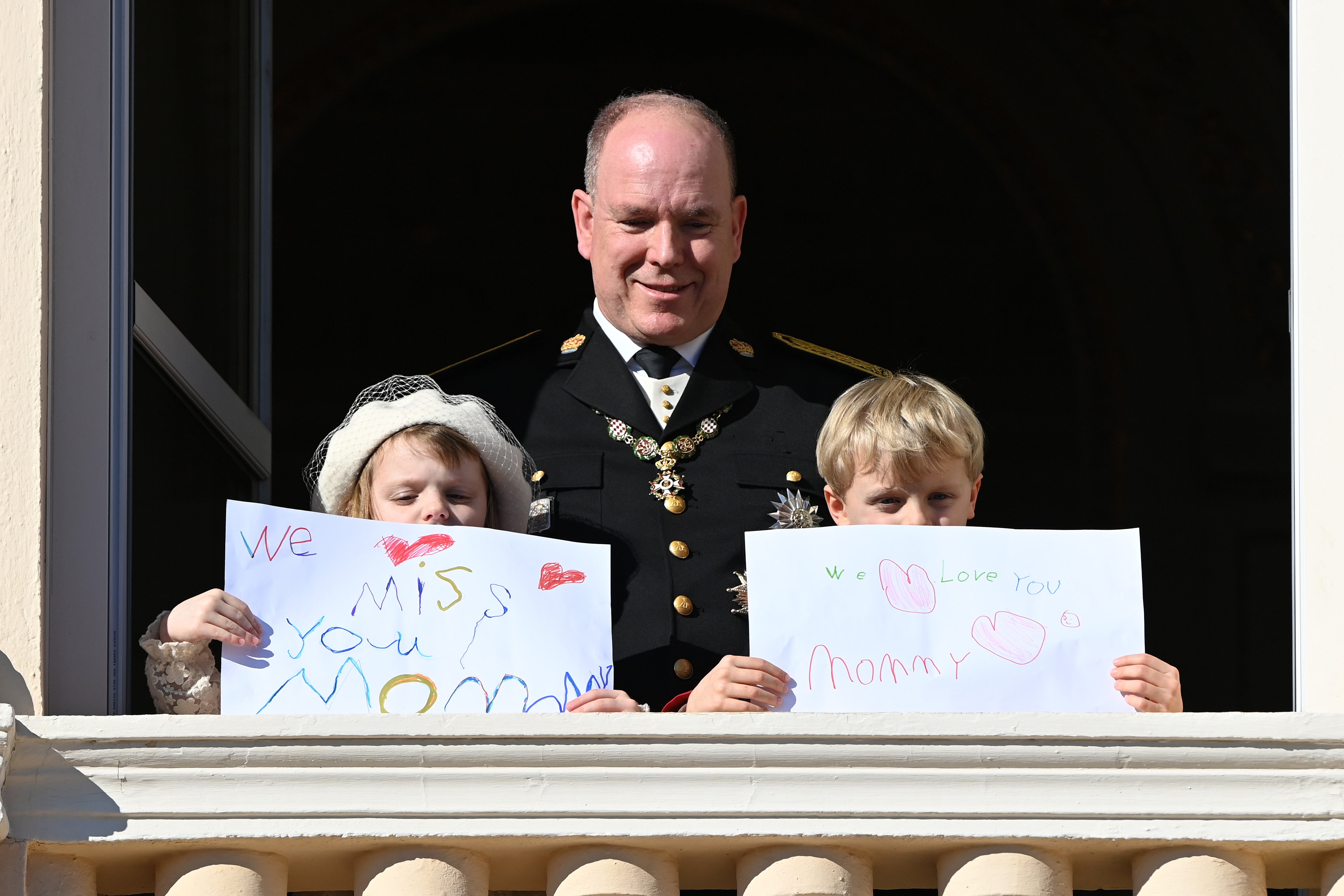 Princess Gabriella and Prince Jacques show their drawings on the Palace balcony during Monaco National Day Celebrations on 19 November 2021