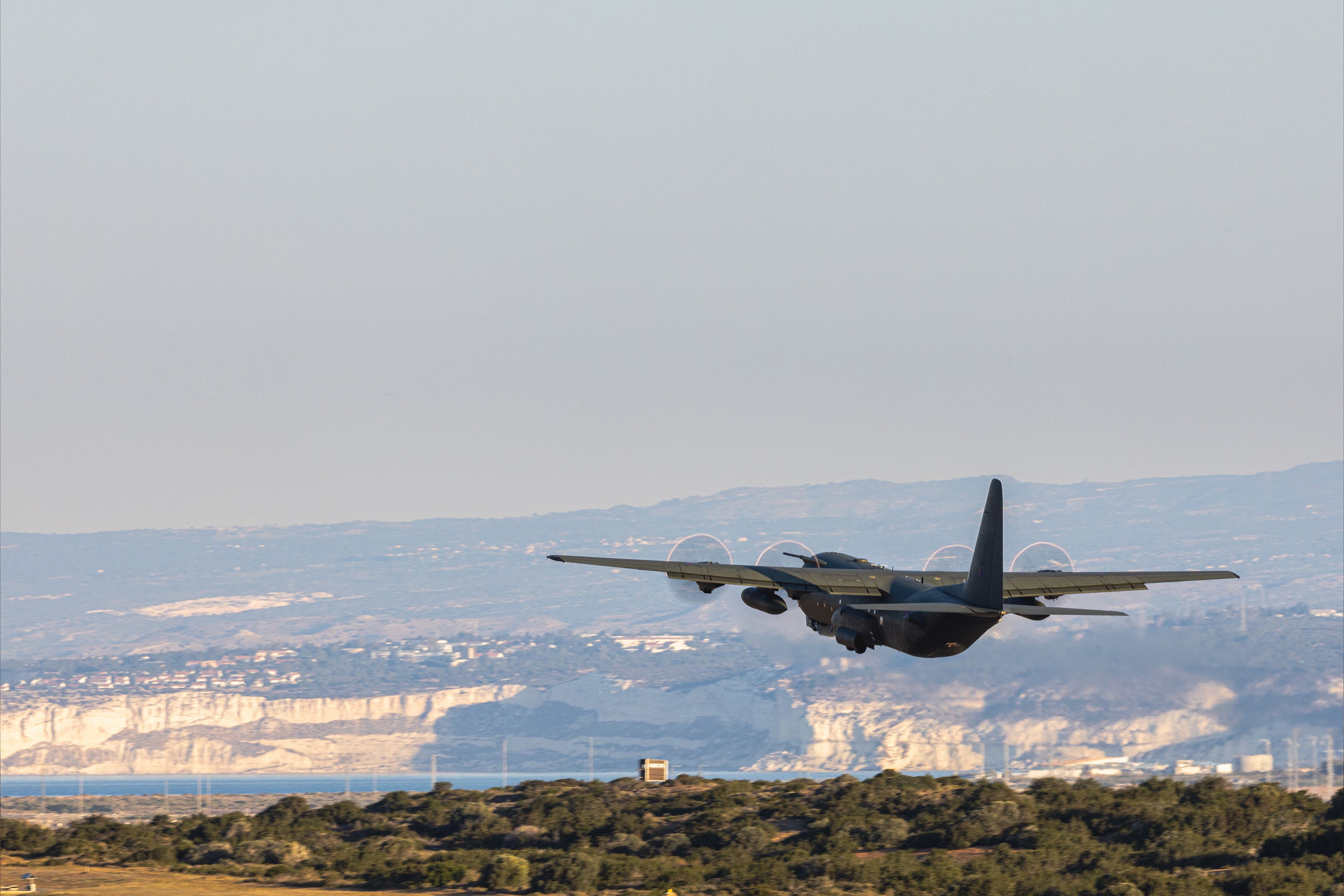 A C-130 Hercules carrying military personnel takes off for Sudan (LPHOT Mark Johnson/PA)