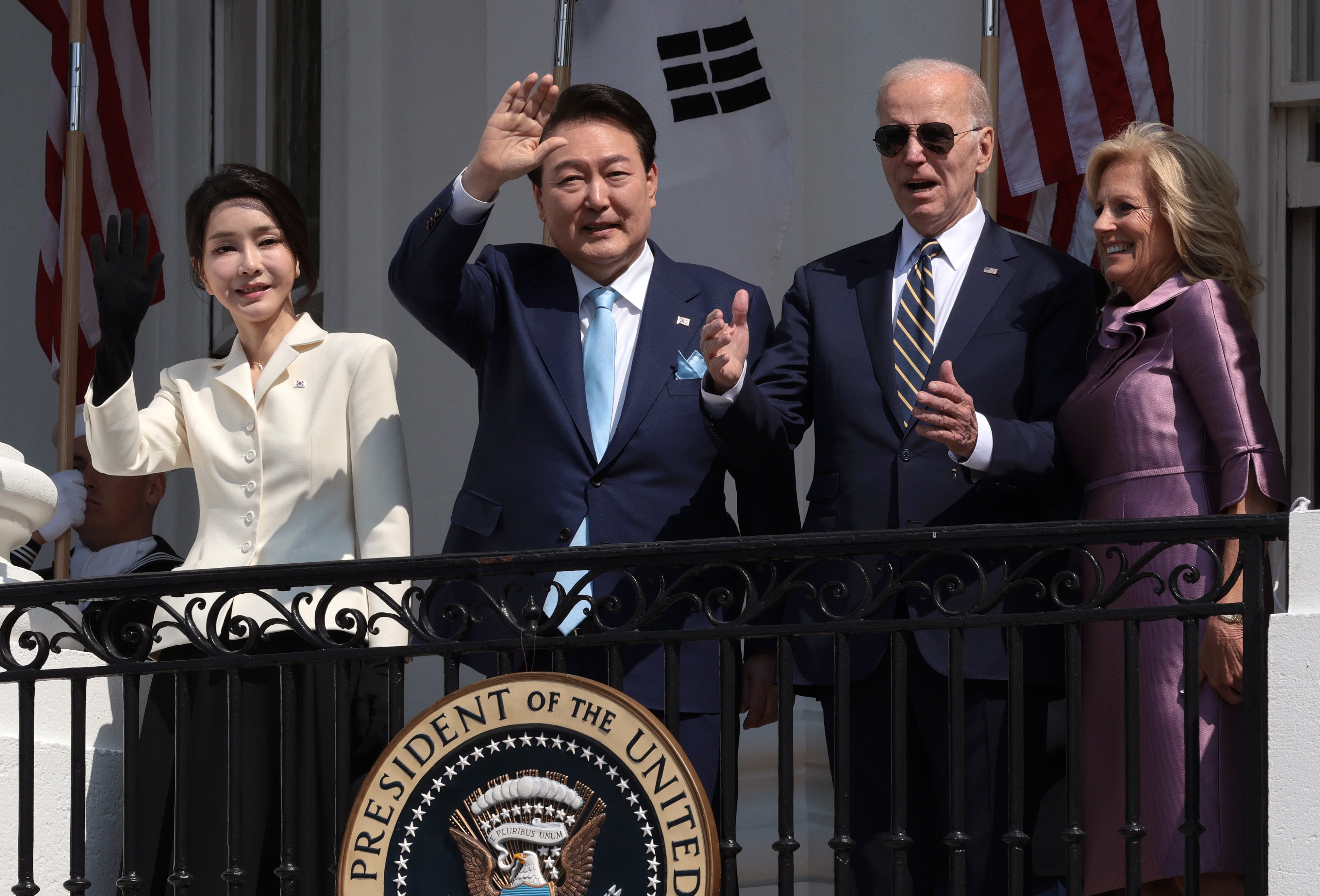 The leaders wave ahead of state dinner