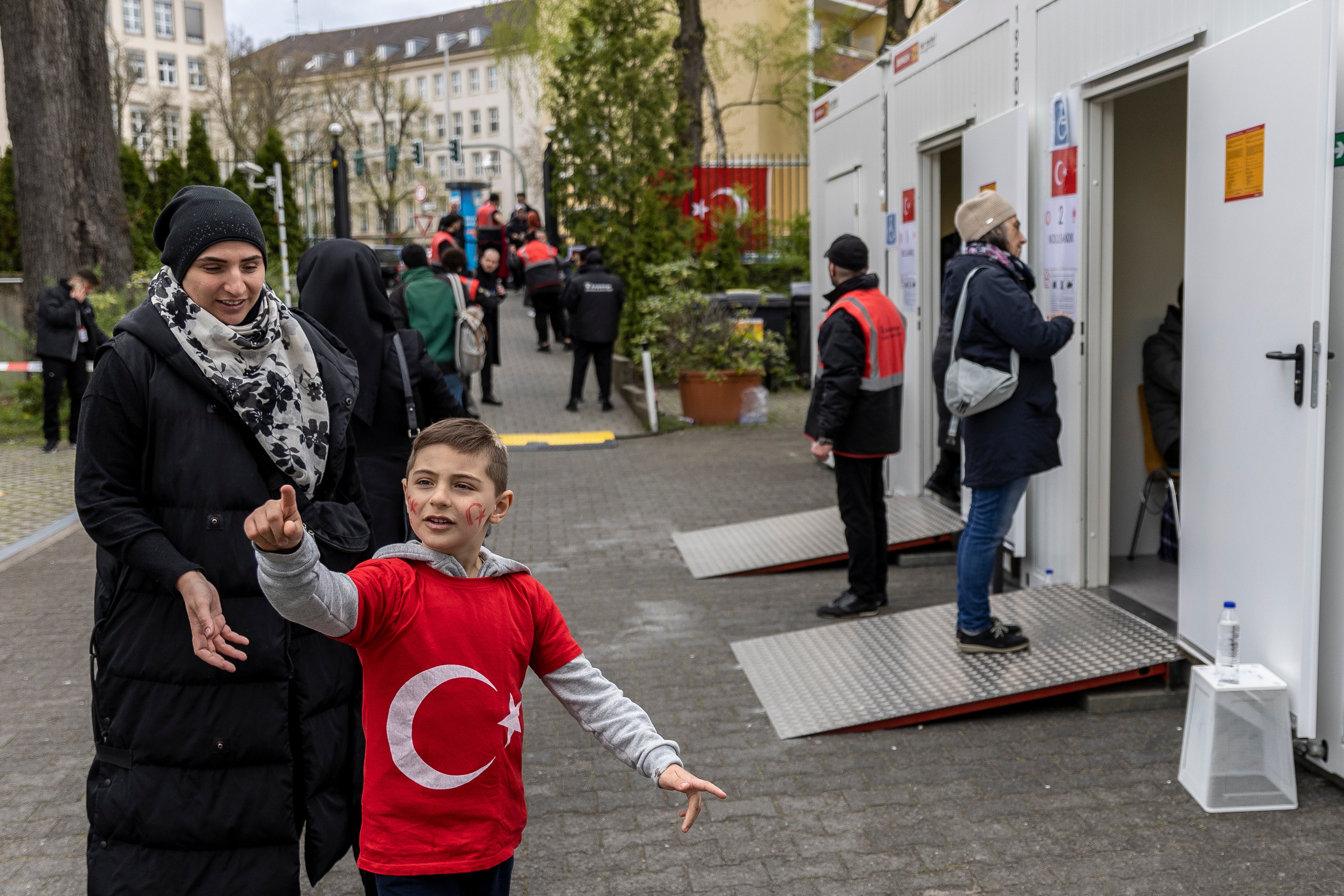 Expat Turkish citizens voting in Berlin on Thursday