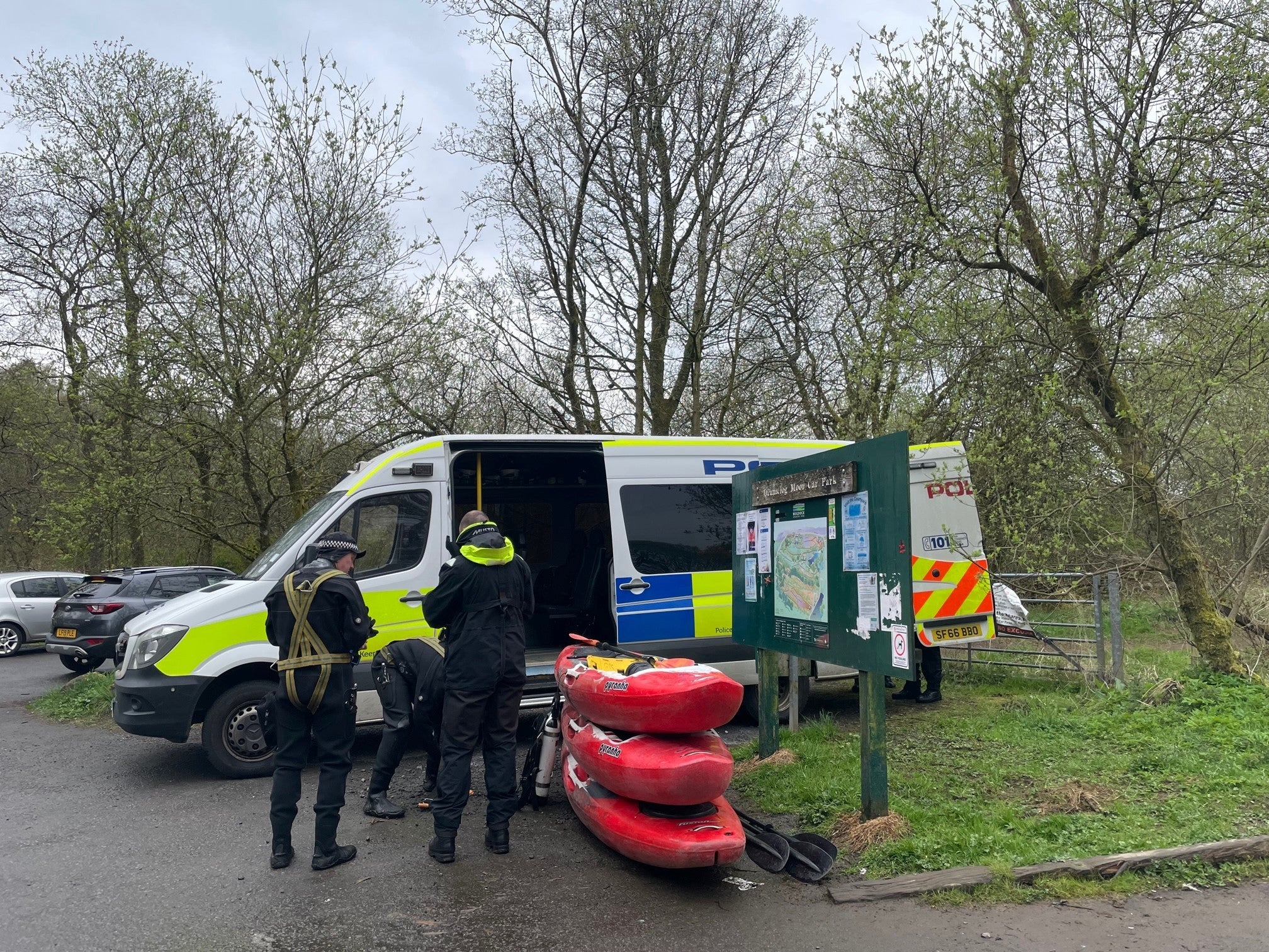 Police divers at the scene at Mugdock Country Park, East Dunbartonshire, as police continue their search for the fiancé of pregnant teacher Marelle Sturrock