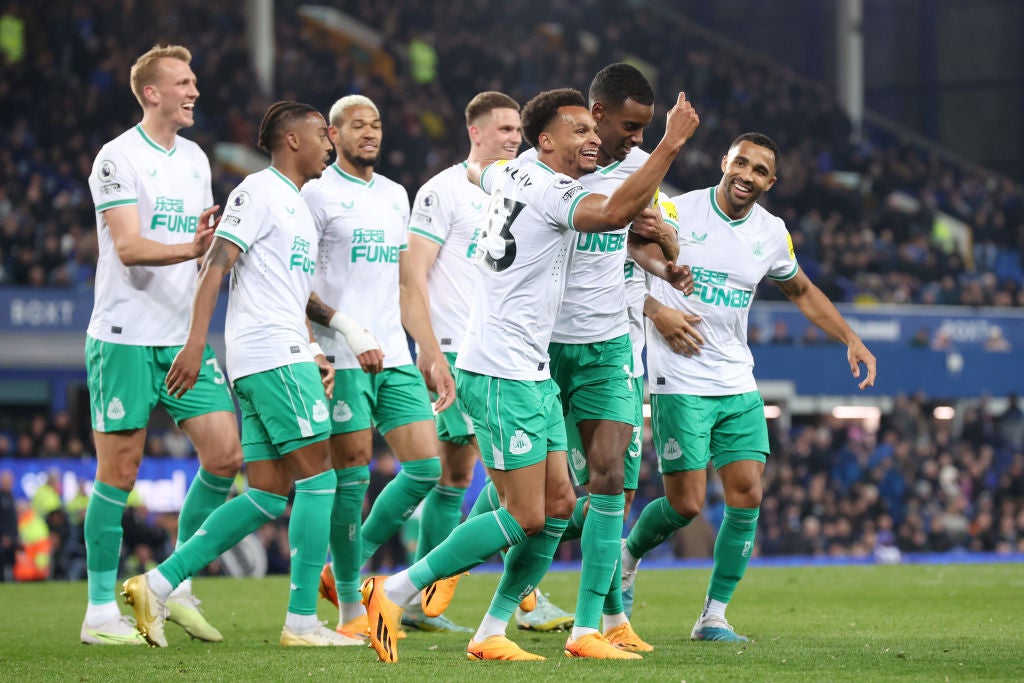 Jacob Murphy points to Alexander Isak after Newcastle’s fourth