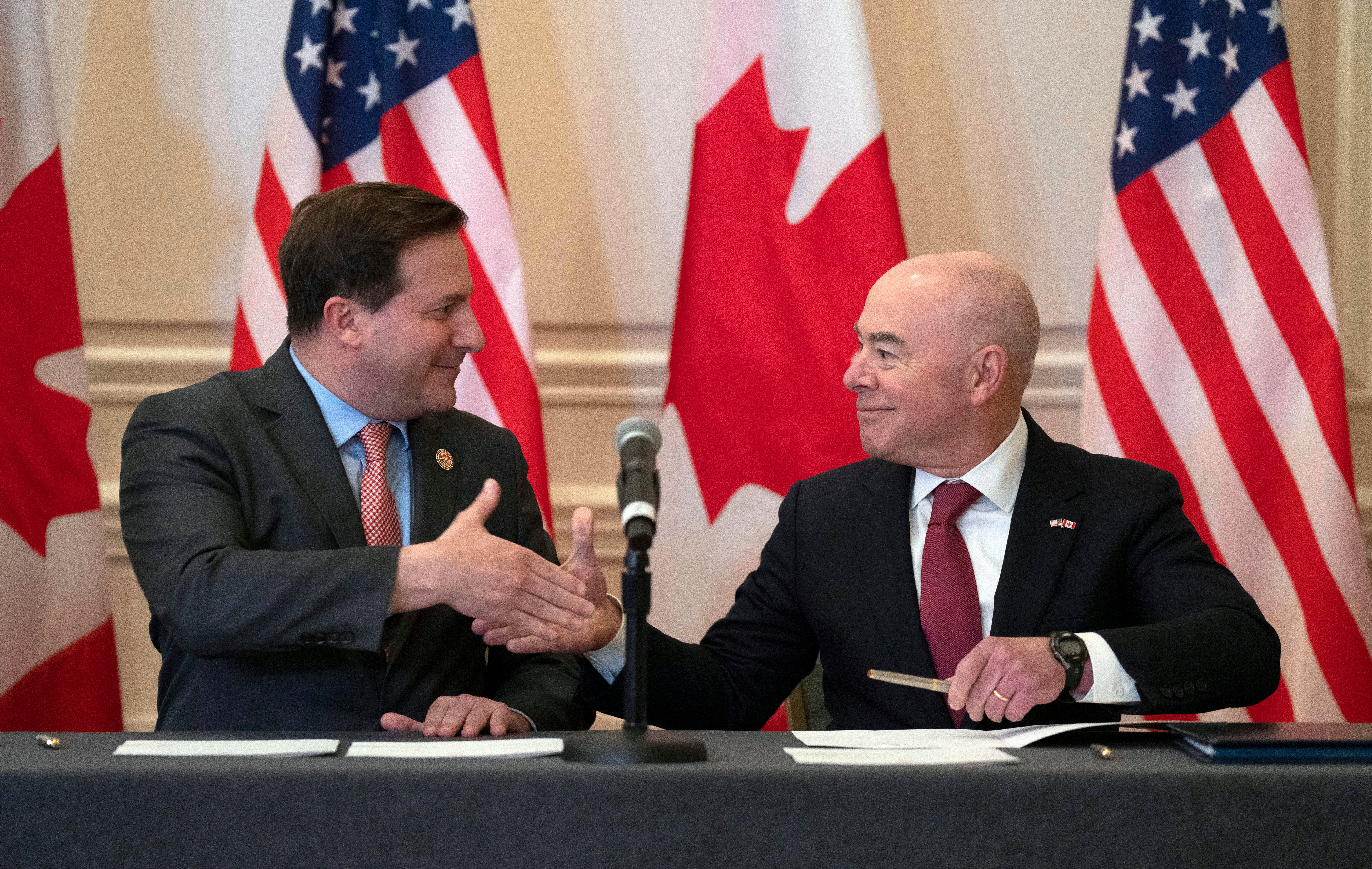 US, Canada agree to share data on guns, drug smuggling