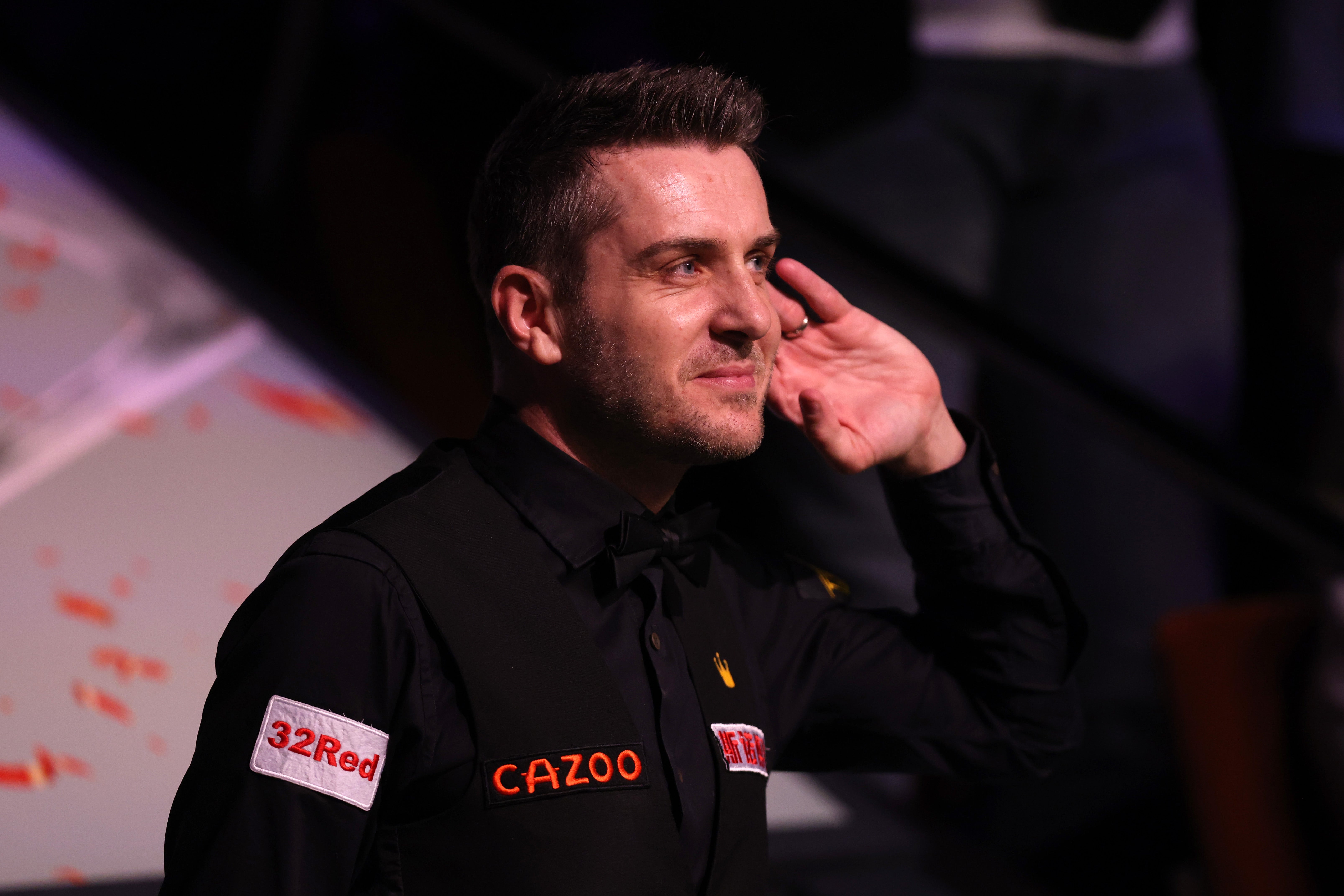 Mark Selby plays to the Crucible crowd