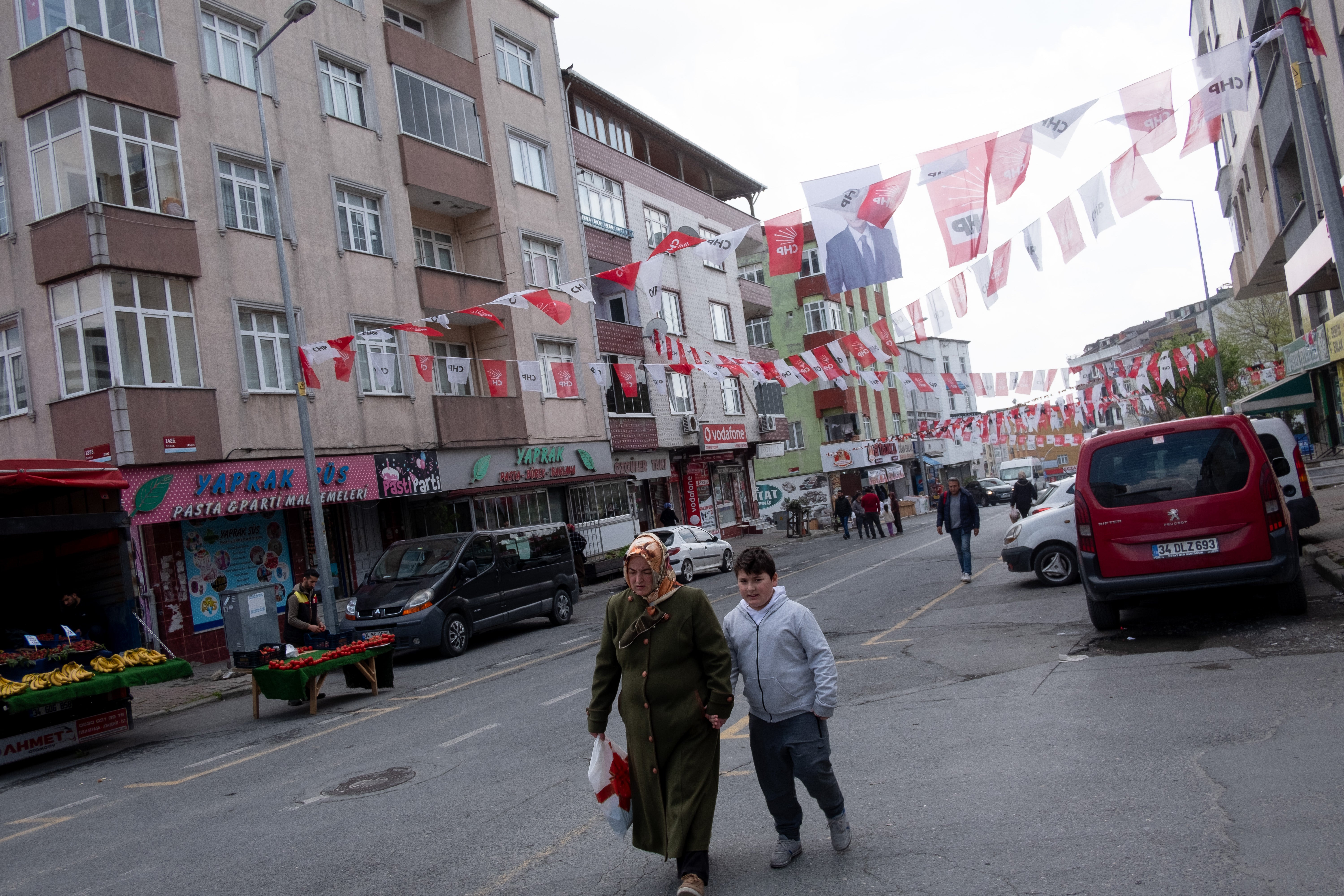 A cost of living crisis has hit the Sultangazi district of Istanbul hard, regardless of ethnicity or religion