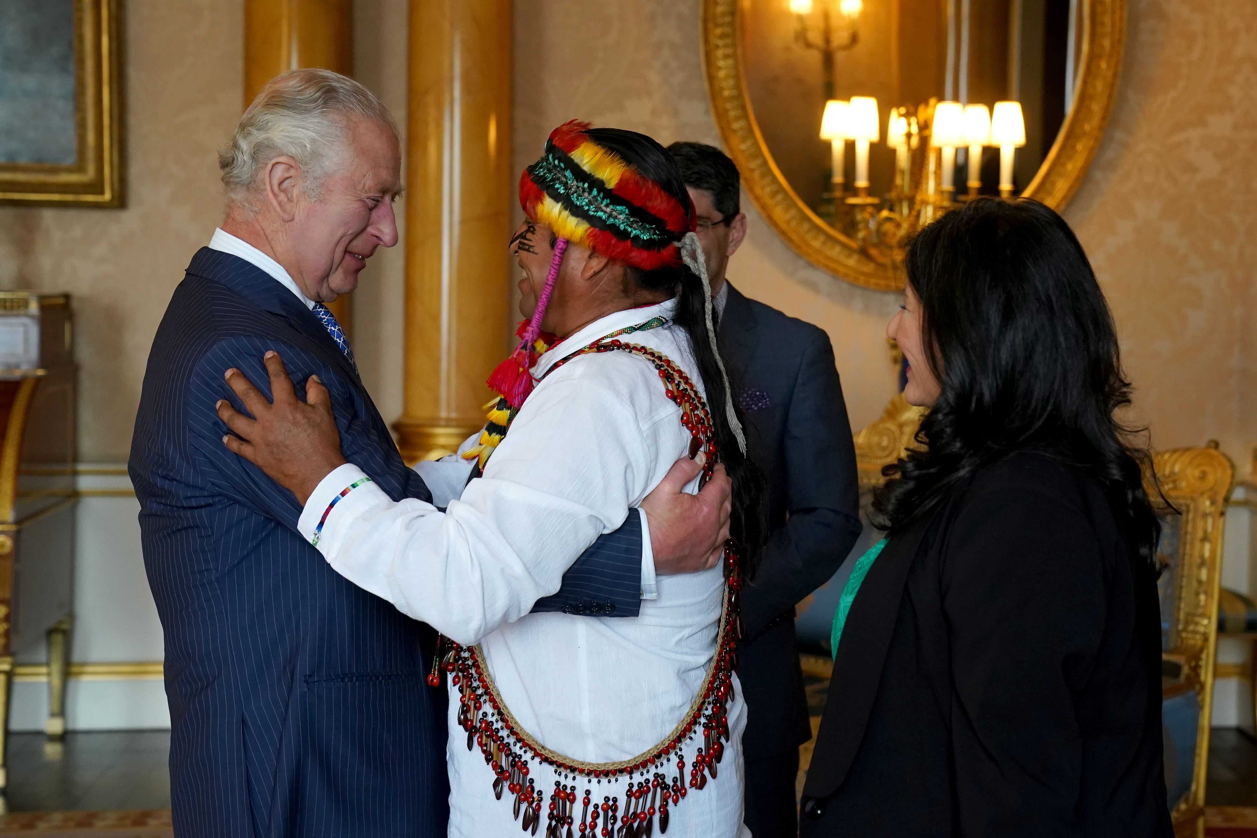 The King receives the indigenous elder Uyunkar Domingo Peas, spokesperson for the Sacred Headwaters of the Amazon (Gareth Fuller/PA)