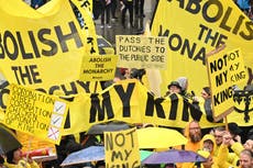 Police ‘threaten to arrest anti-monarchy protesters for shouting about Prince Andrew’