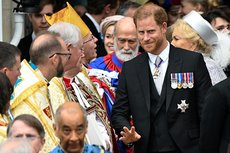 Coronation – live: Prince Harry ‘dashes for airport’ minutes after King Charles’s coronation ends