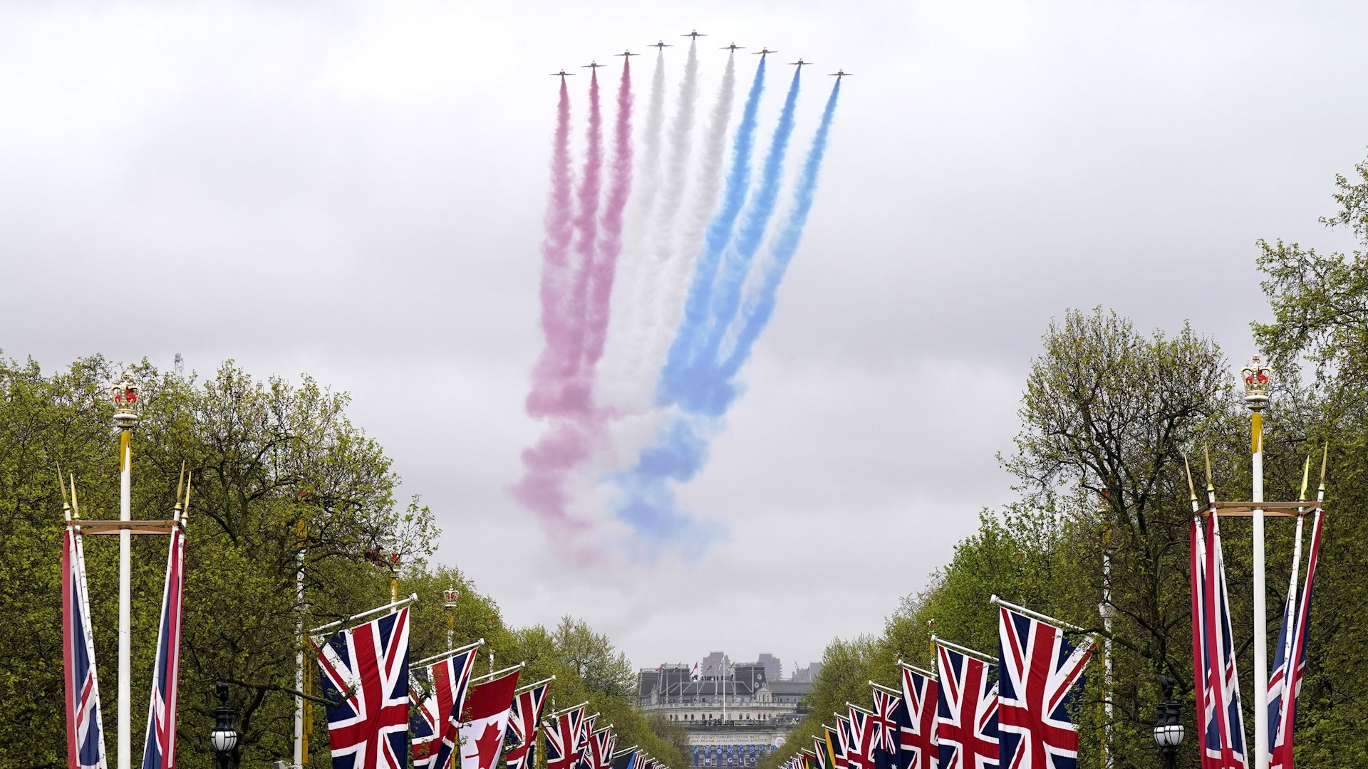 Moment Red Arrows fly past Buckingham Palace in honour of King's coronation.