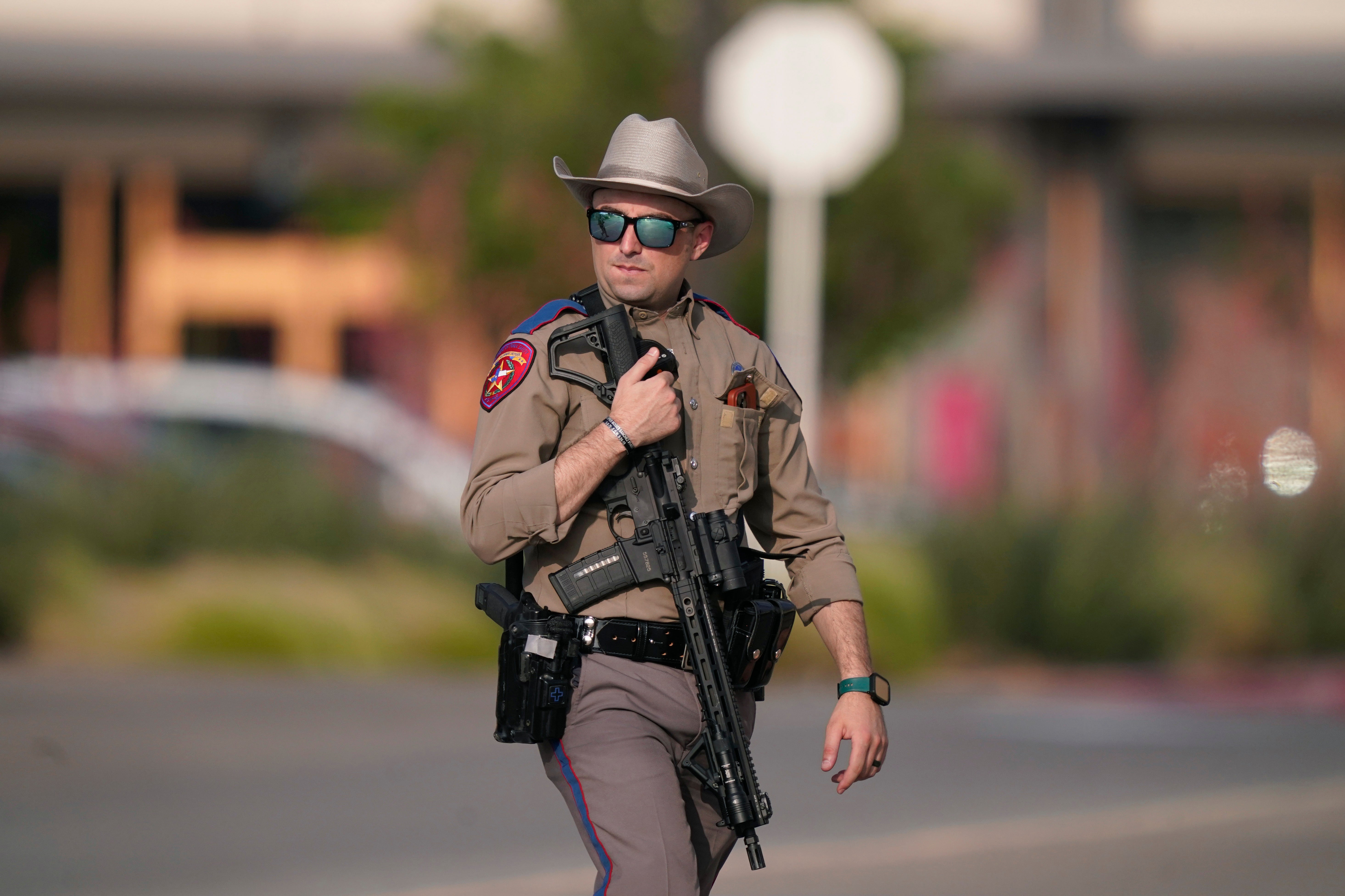 Police officer on the scene of the mall shooting