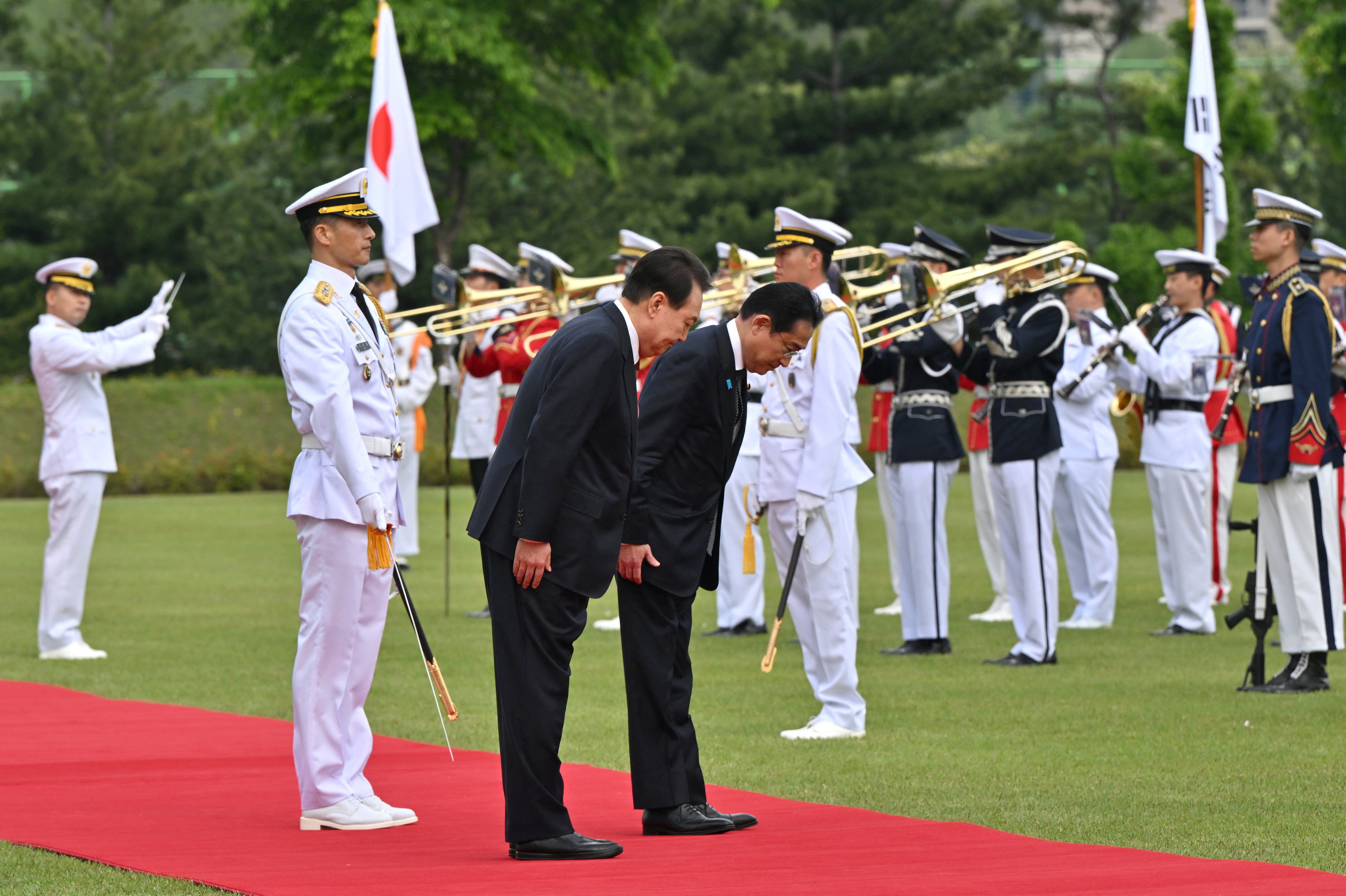 Japanese and South Korea leaders attend welcoming ceremony at the presidential office