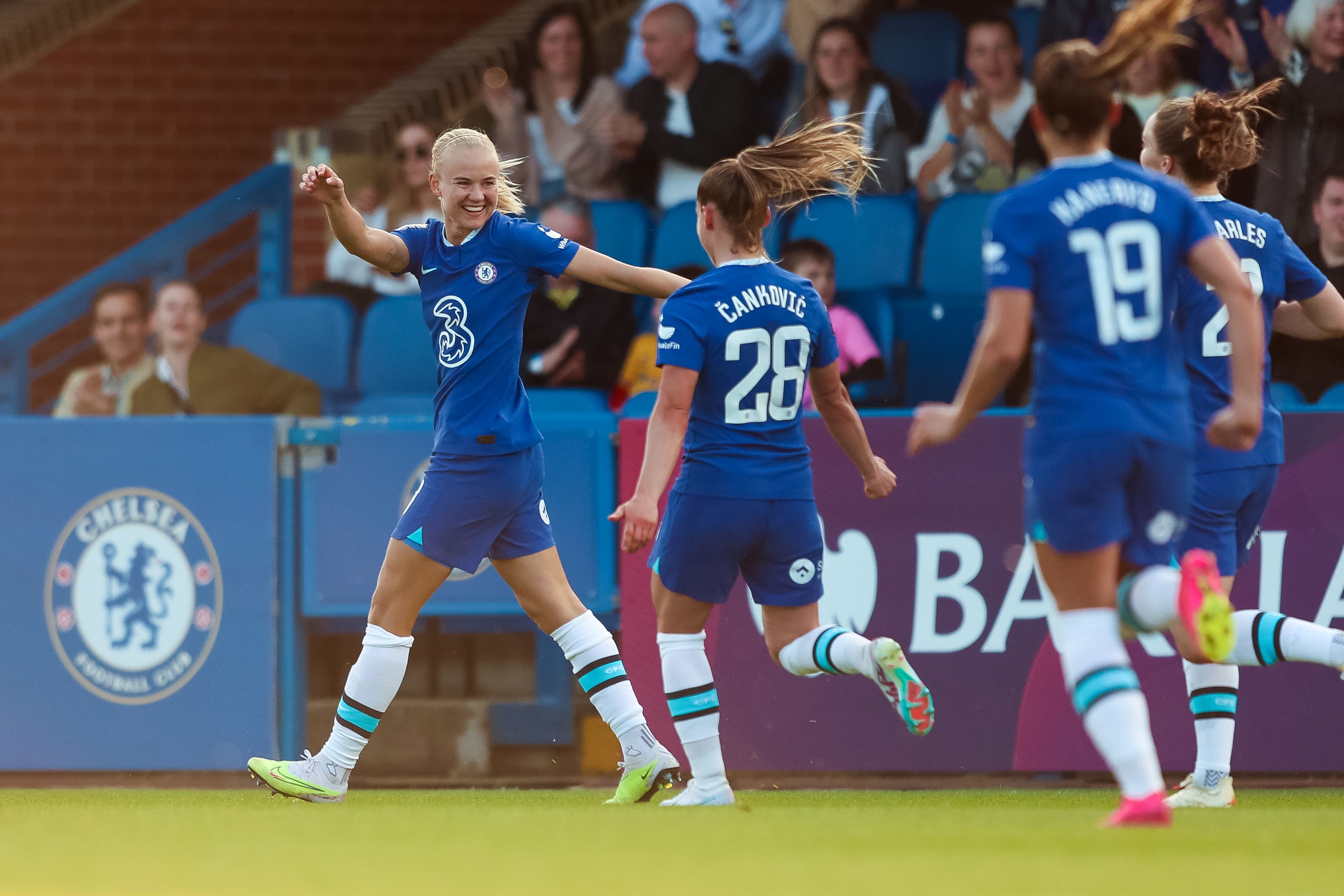 Chelsea hammered Everton 7-0 in the Women’s Super League (Rhianna Chadwick/PA)