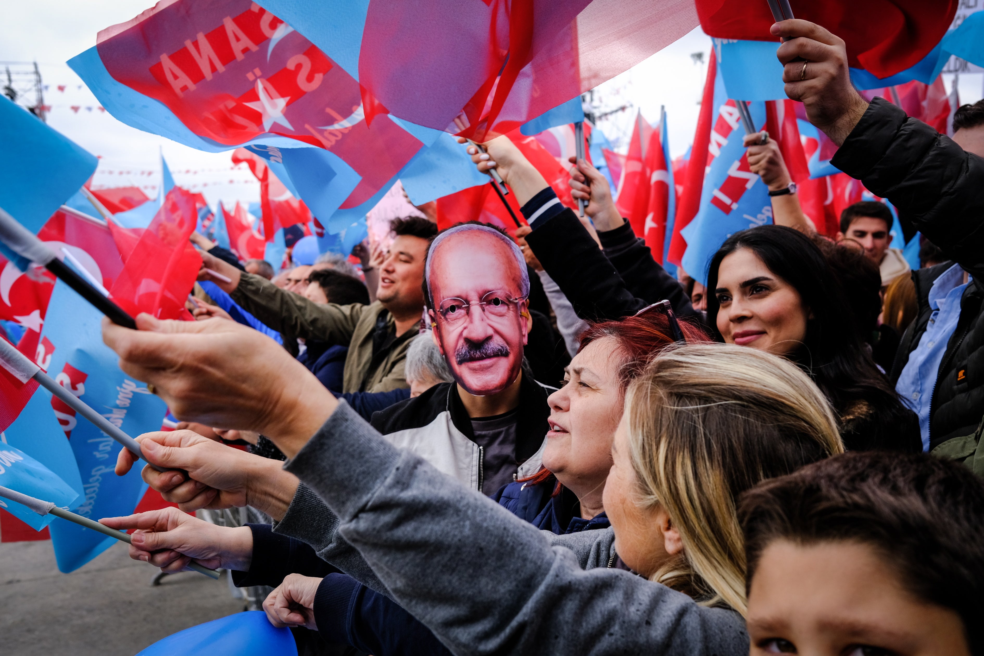 Supporters of CHP presidential candidate Kemal Kilicdaroglu at a rally in Istanbul on Saturday