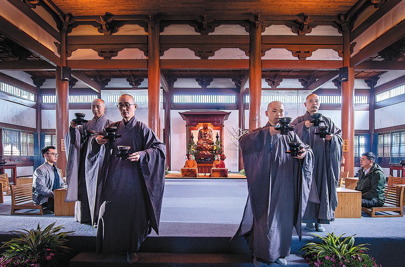 Jingshan Temple in Hangzhou, Zhejiang province, plays host to regular ceremonies to help visitors understand traditional tea culture