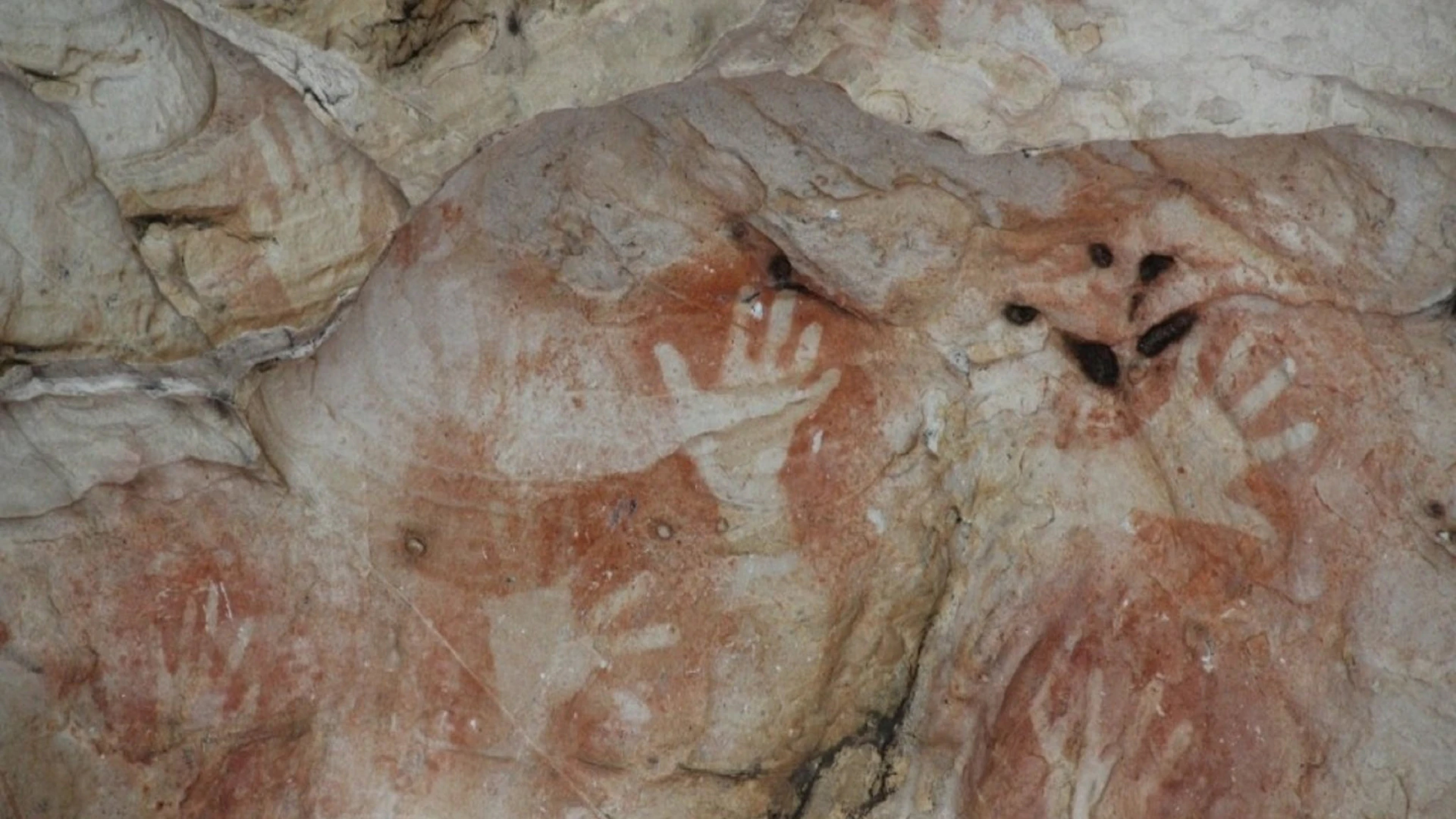 The Gariwerd Aboriginal cultural landscape within Grampians National Park houses the region’s richest indigenous rock art sites and shelters