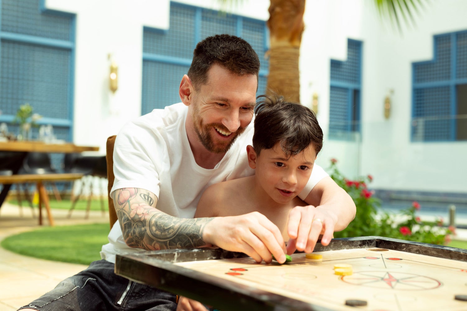 Lionel and family learn to play Carrom