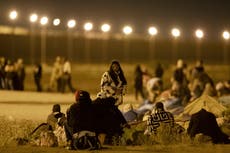 Migrants attempt to cross US-Mexico border moment Title 42 expires