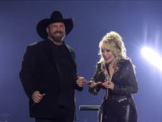 Dolly Parton fans in hysterics after singer jokes about threesome with Garth Brooks