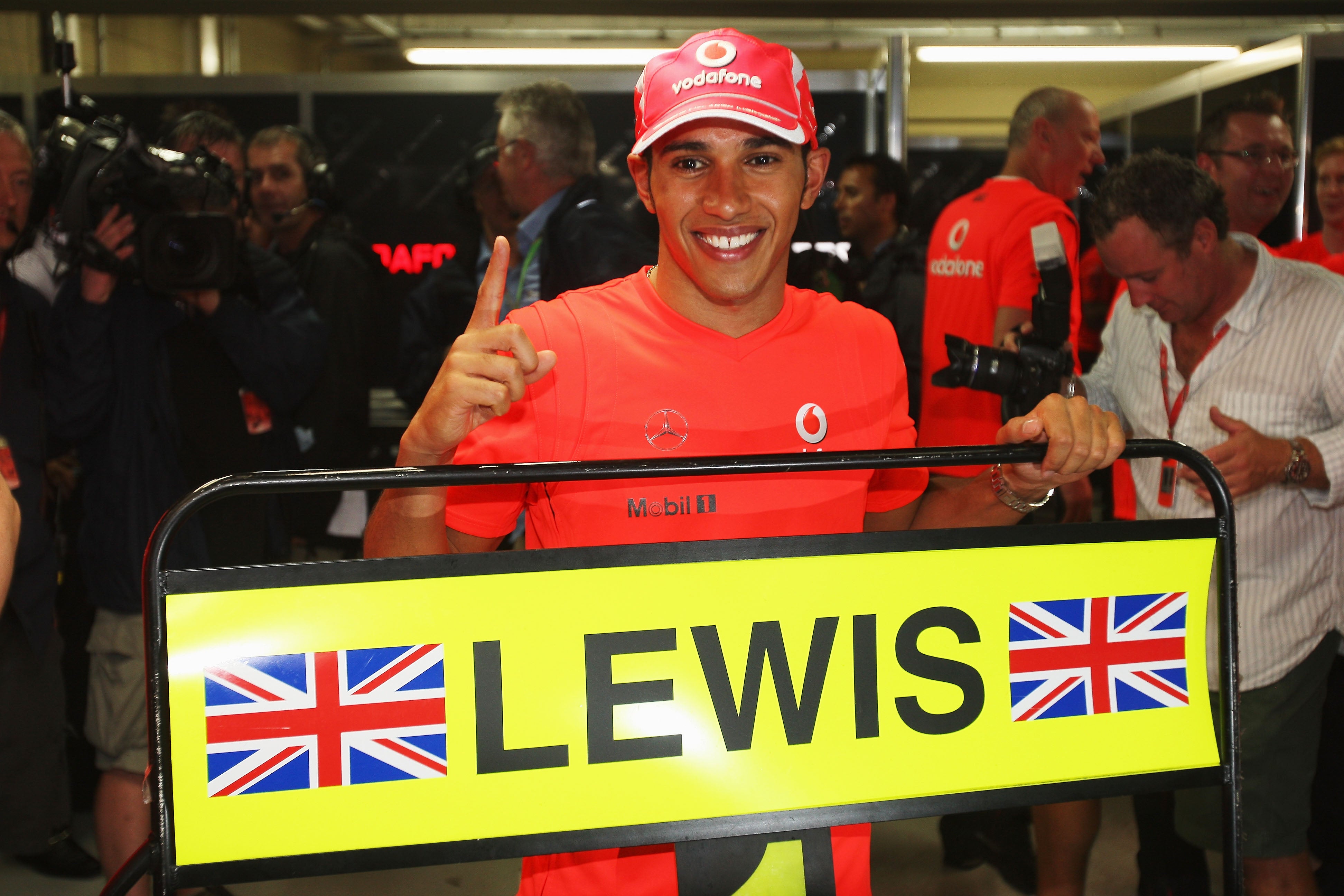 Lewis Hamilton won the 2008 F1 world title in dramatic circumstances in Brazil