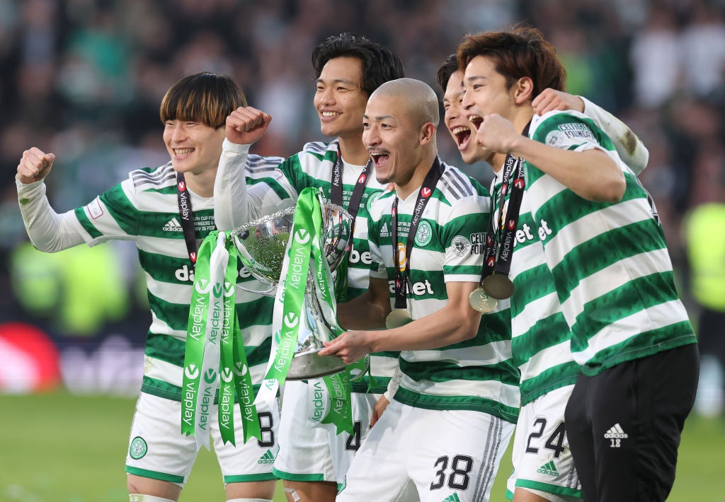 Kyogo Furuhashi, Reo Hatate, Daizen Maeda, Yuki Kobayashi and Tomoki Iwata celebrate with the League Cup